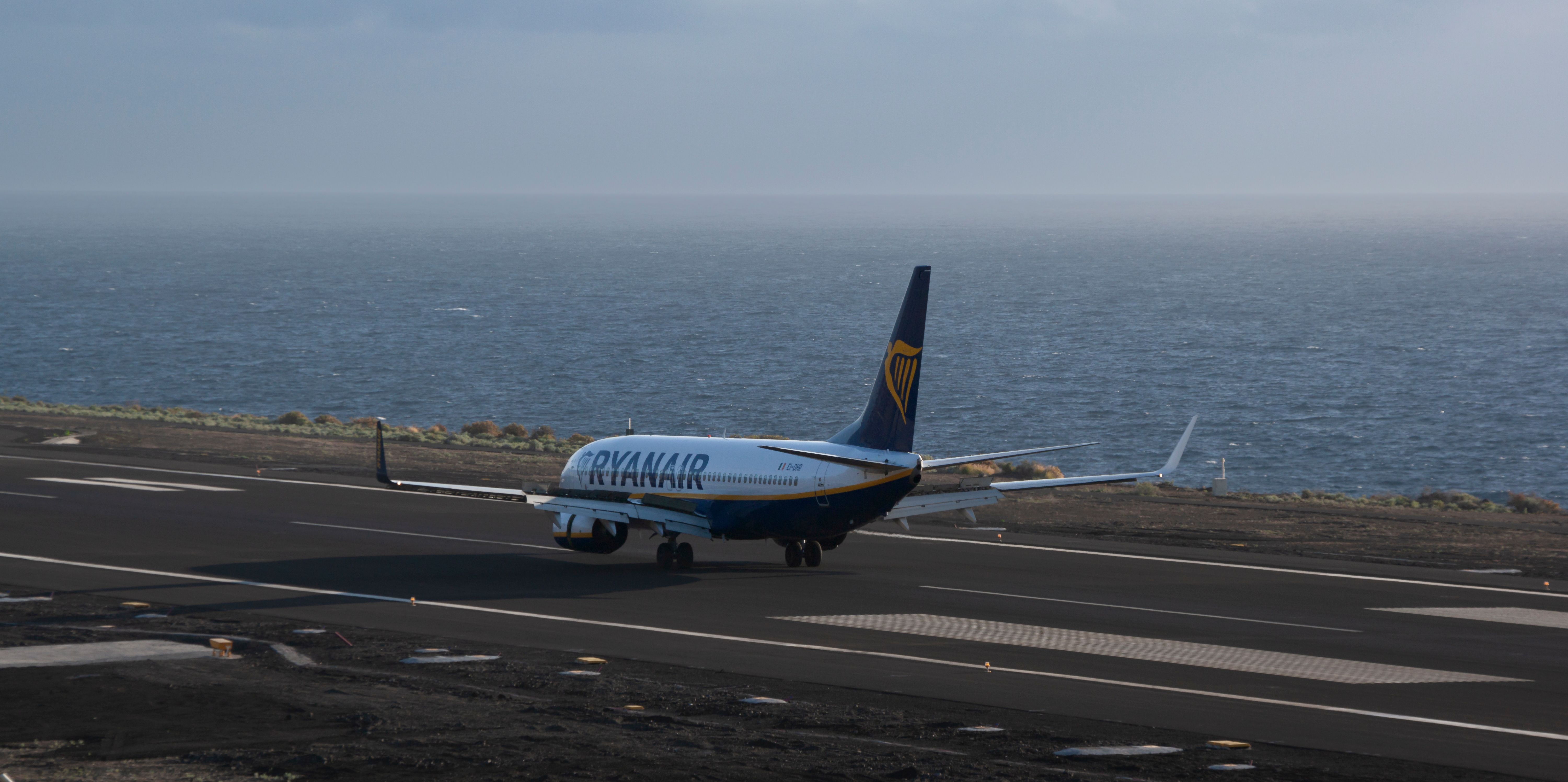 Ryanair Boeing 737 On Gran Canaria Runway