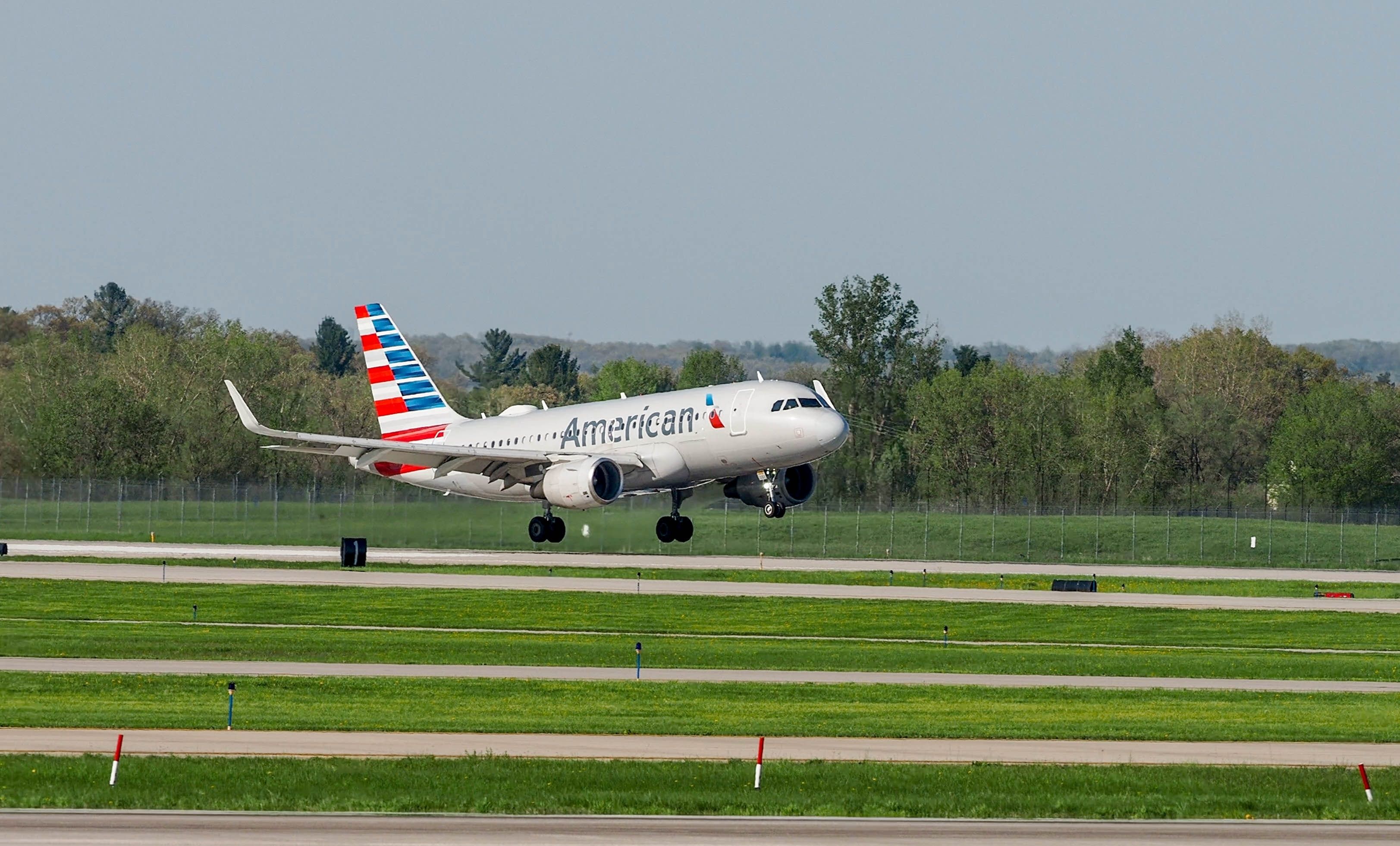 American Airlines Airbus A319-115 on final. 