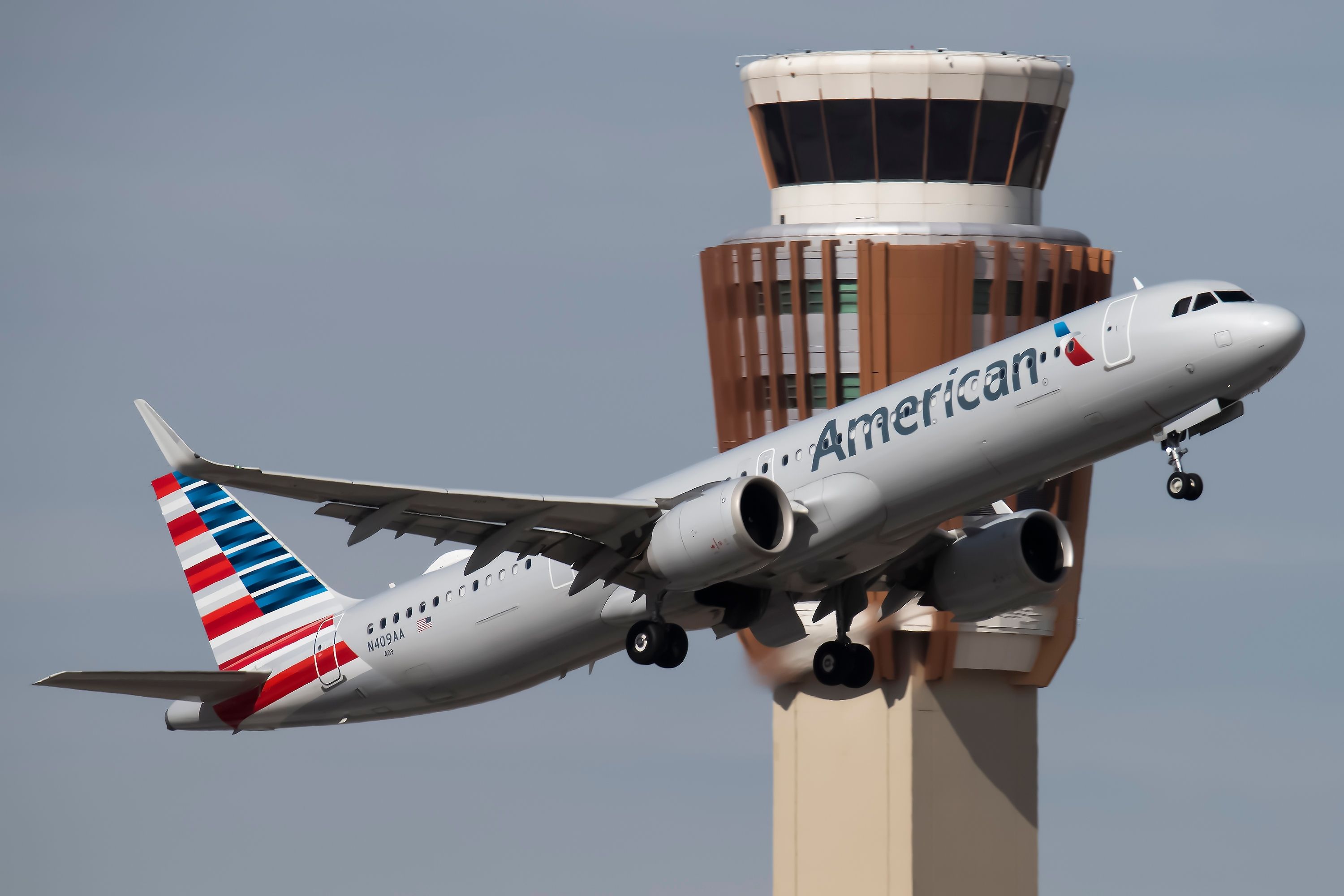 American Airlines Airbus A321neo N409AA departing Phoenix Sky Harbor International Airport.