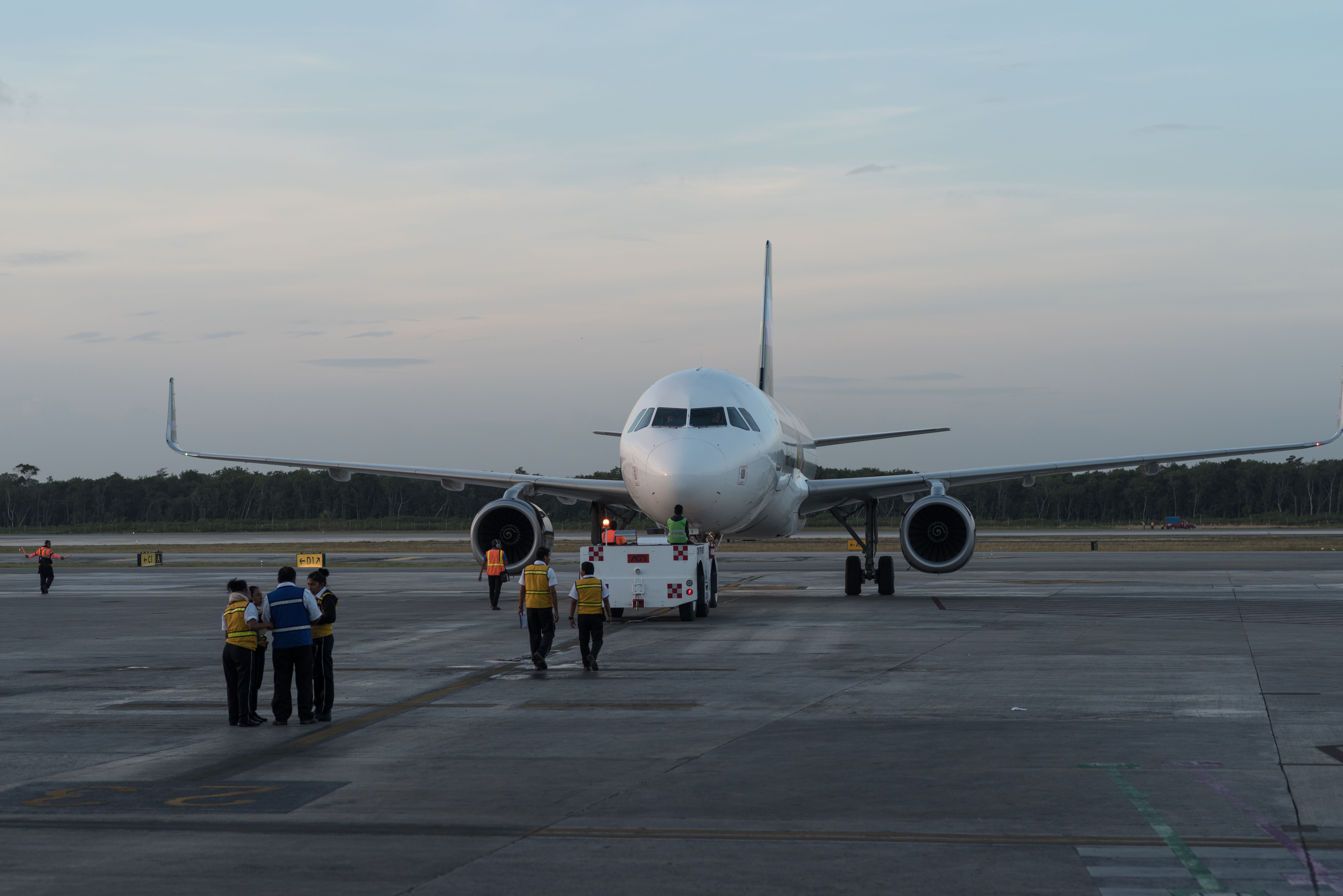 An Airbus A320 being pushed back in Cancun.