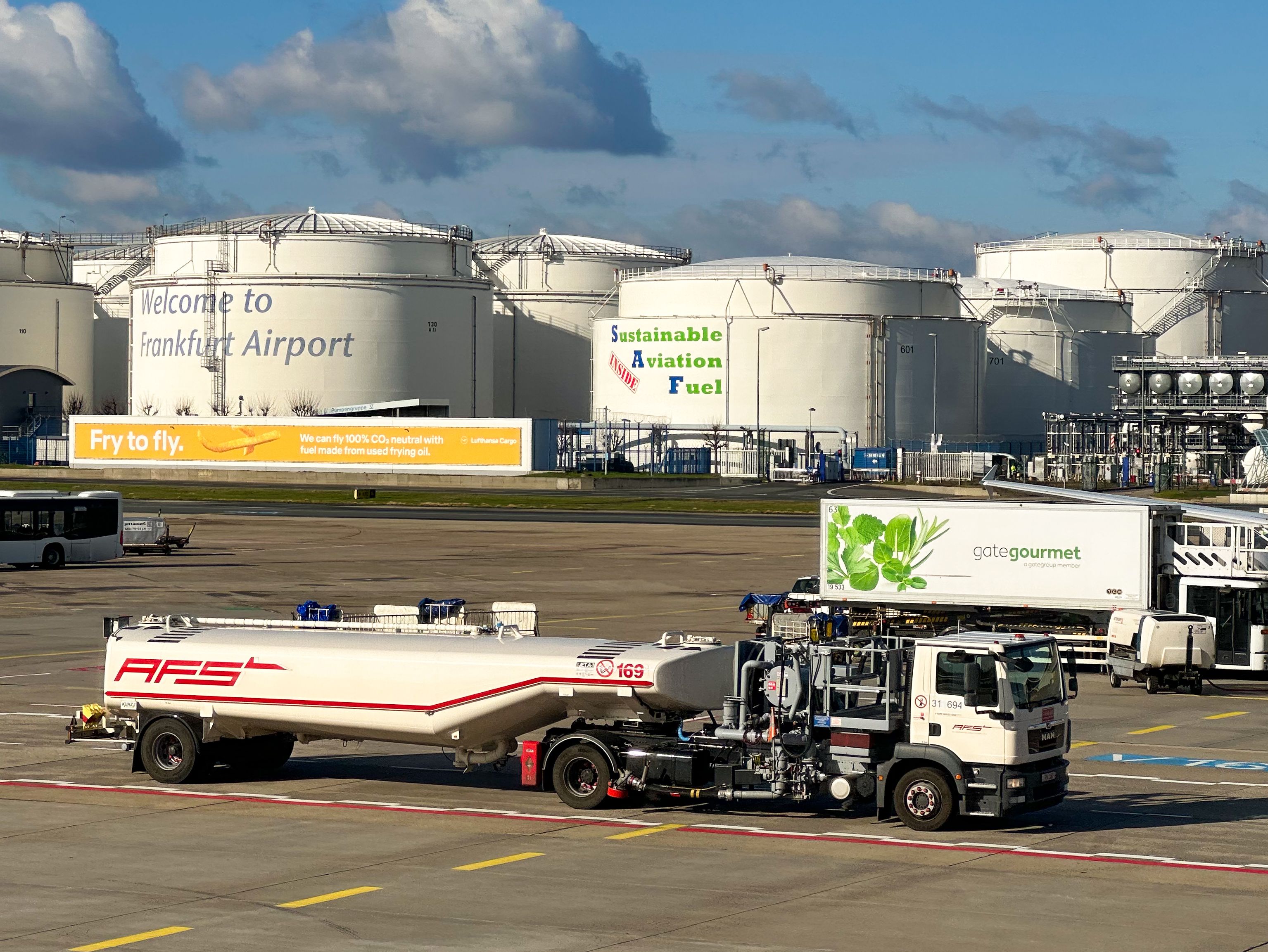 Sustainable_Aviation_Fuel_advertisment_at_frankfurt_airport