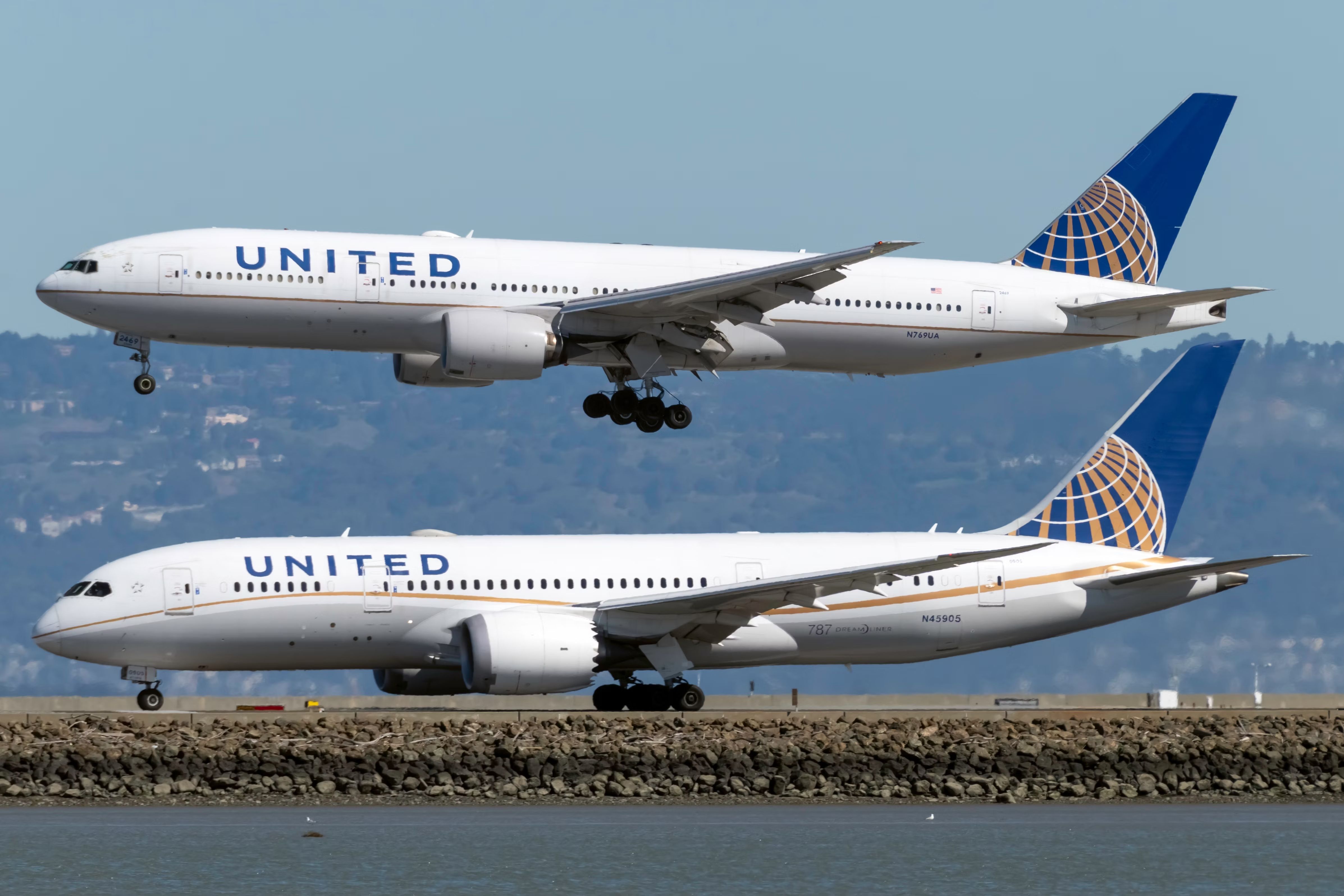 A United Airlines 777 about to land as the 787 waits to use the runway.