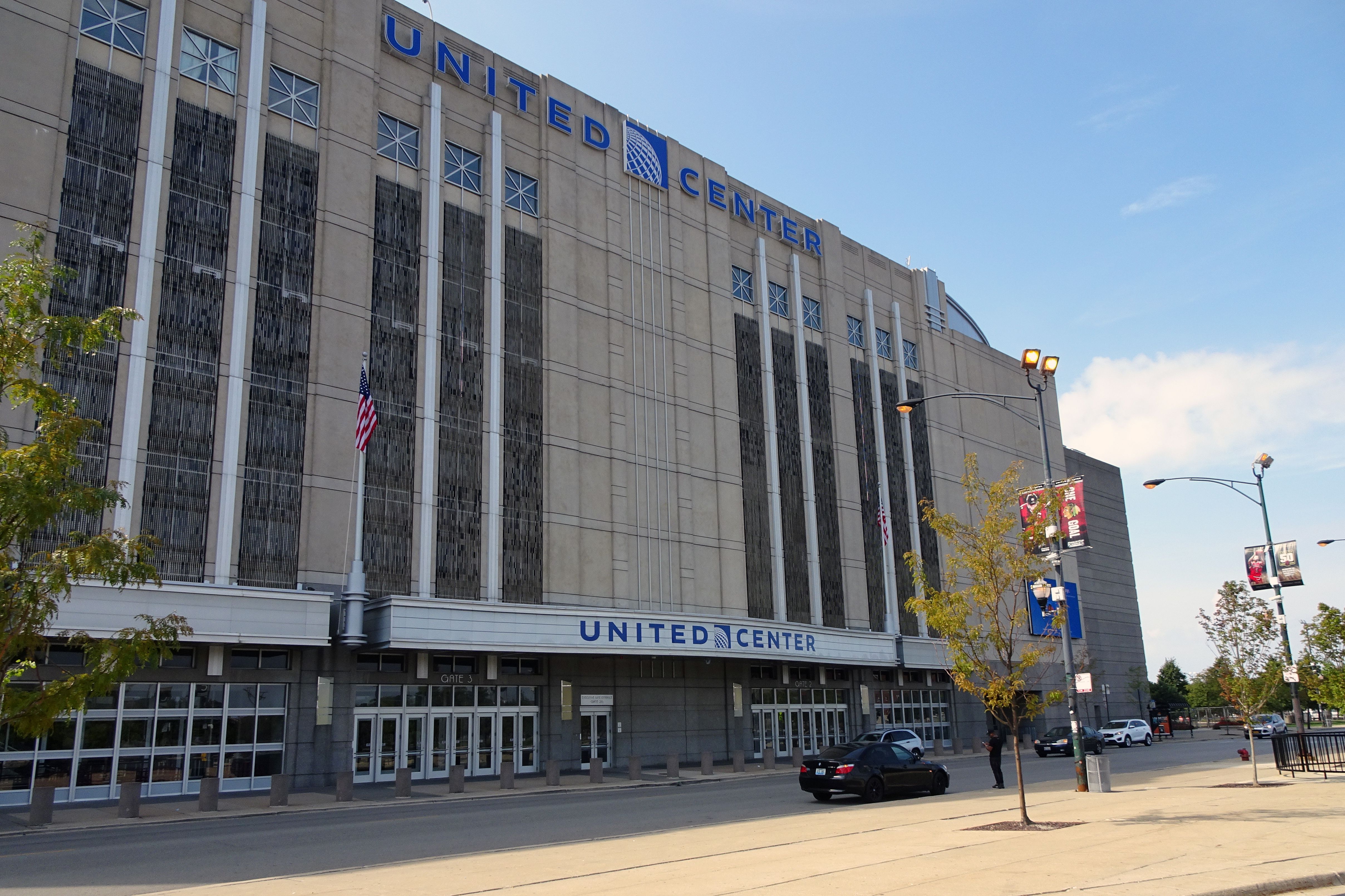 United Center Chicago Outside View