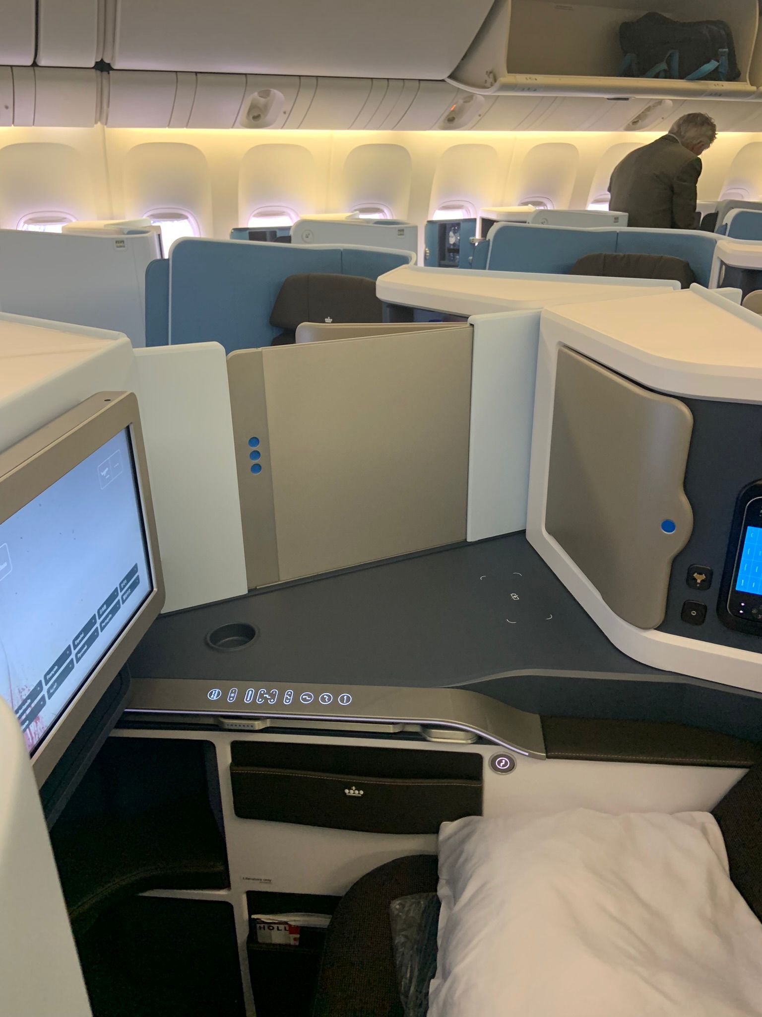 KLM Reveals Beautiful New Enterprise Class Seat For Boeing 777