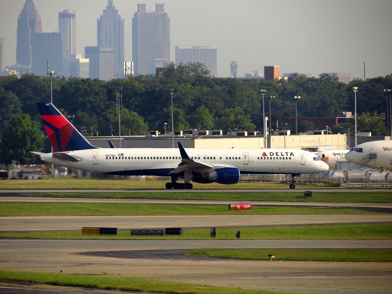 1280px-Delta_plane_and_Atlanta_skyline