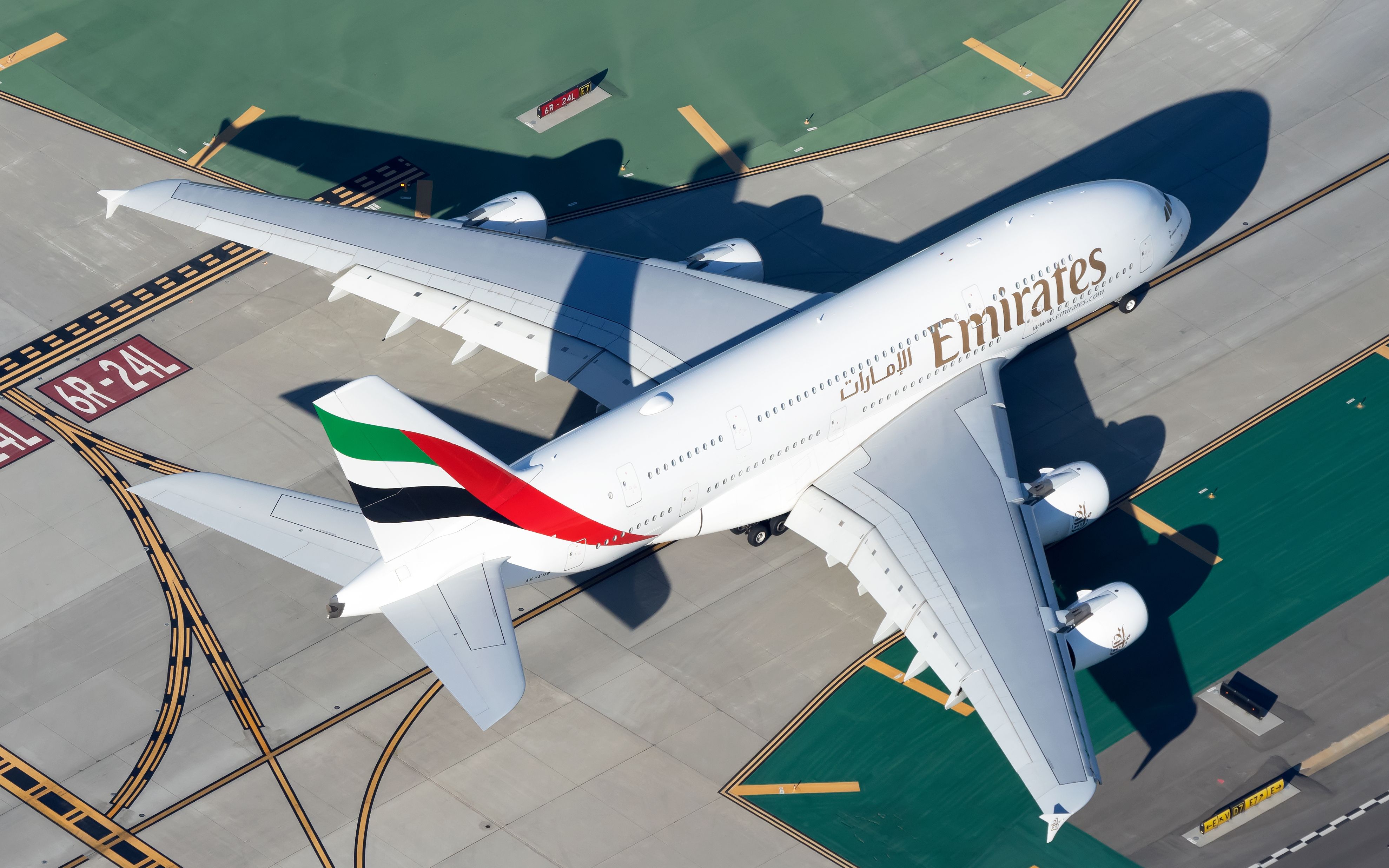 A6-EUW Emirates Airbus A380-842 (1)