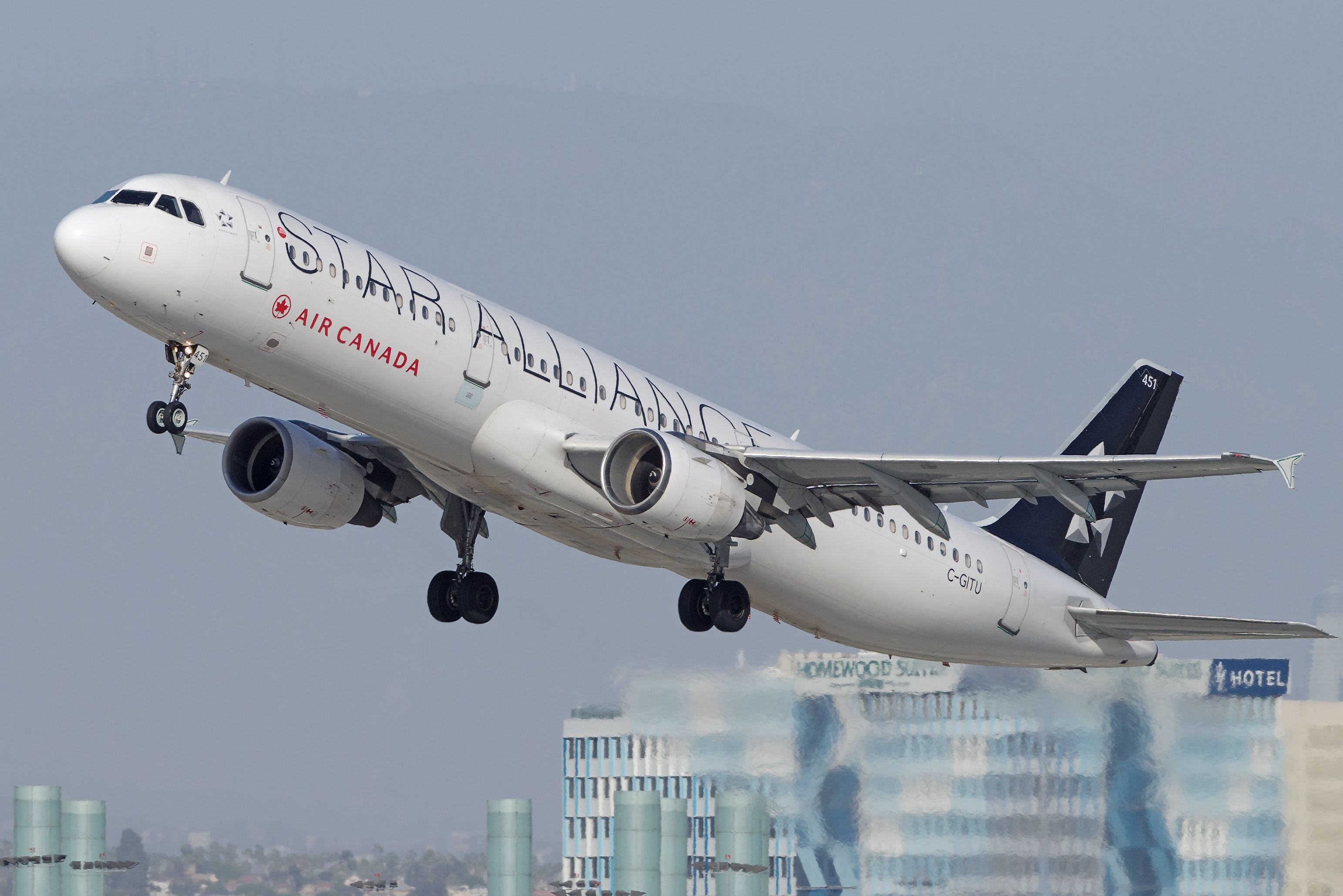 Air Canada A321 Star Alliance livery aircraft flying