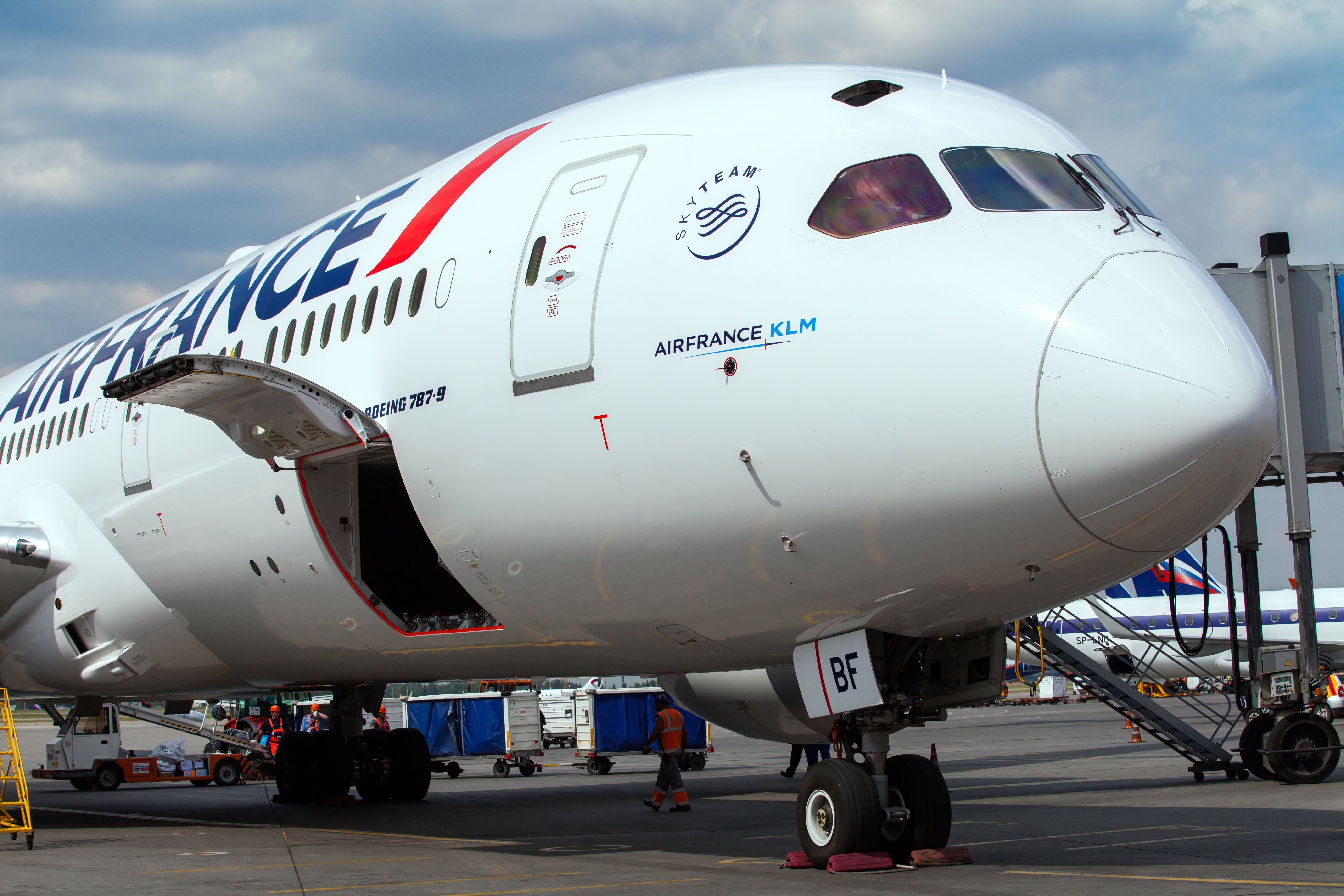 An Air France Boeing 787-9 parked at the gate.