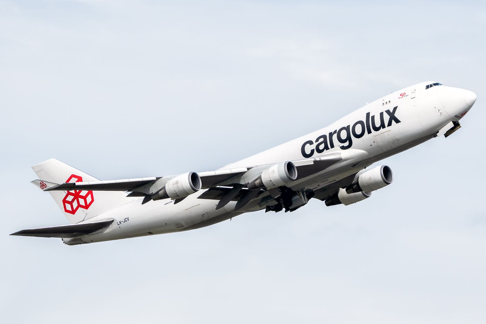 A Cargolux Boeing 747 flying near Mexico City. 