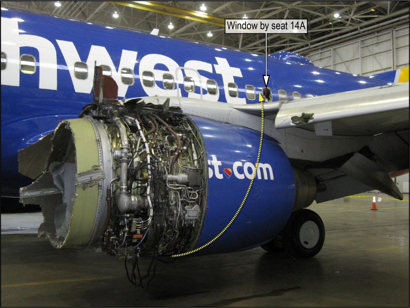 Boeing 737-700 engine cowling and nacelles