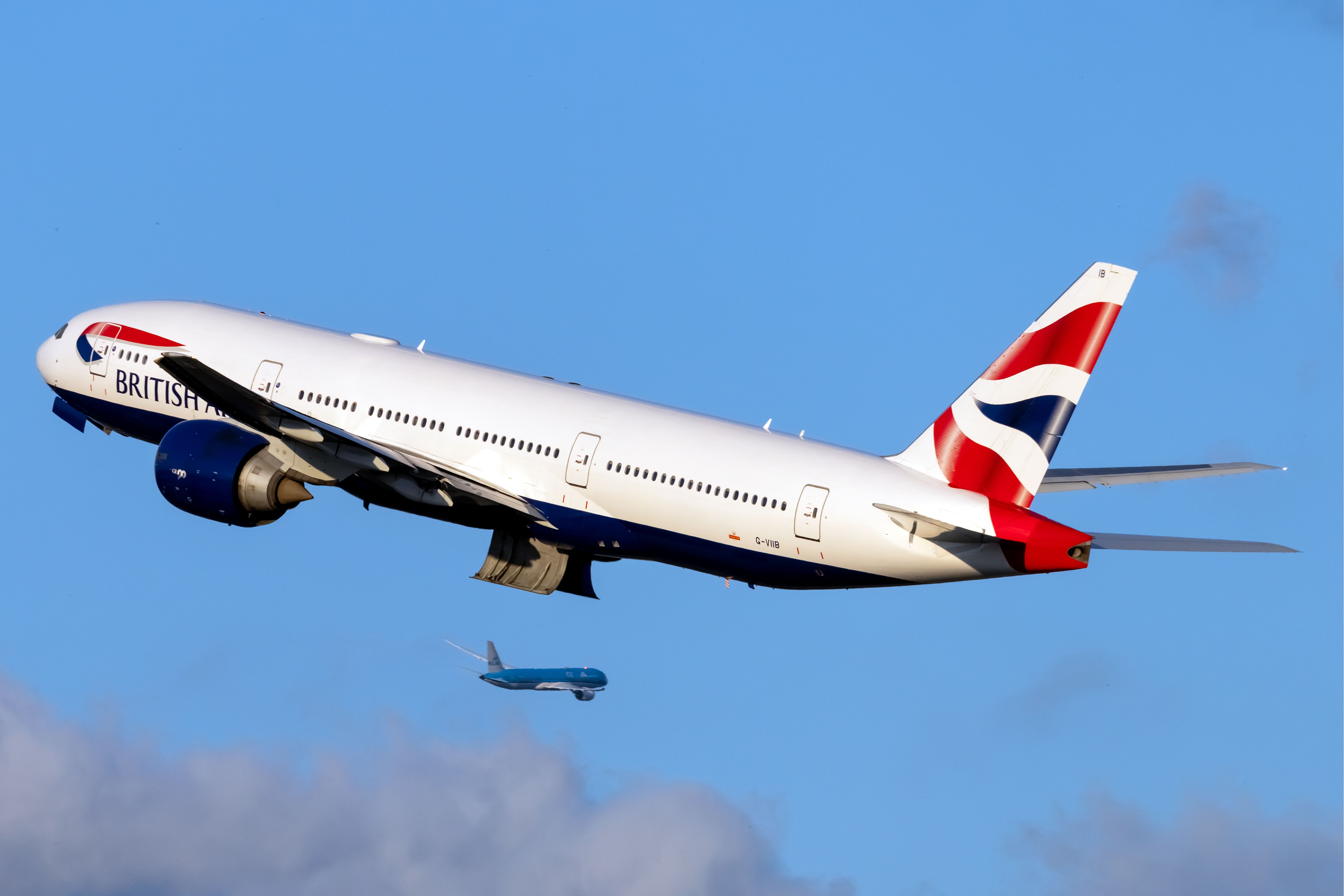 A British Airways Boeing 777-236(ER) flying in the sky.