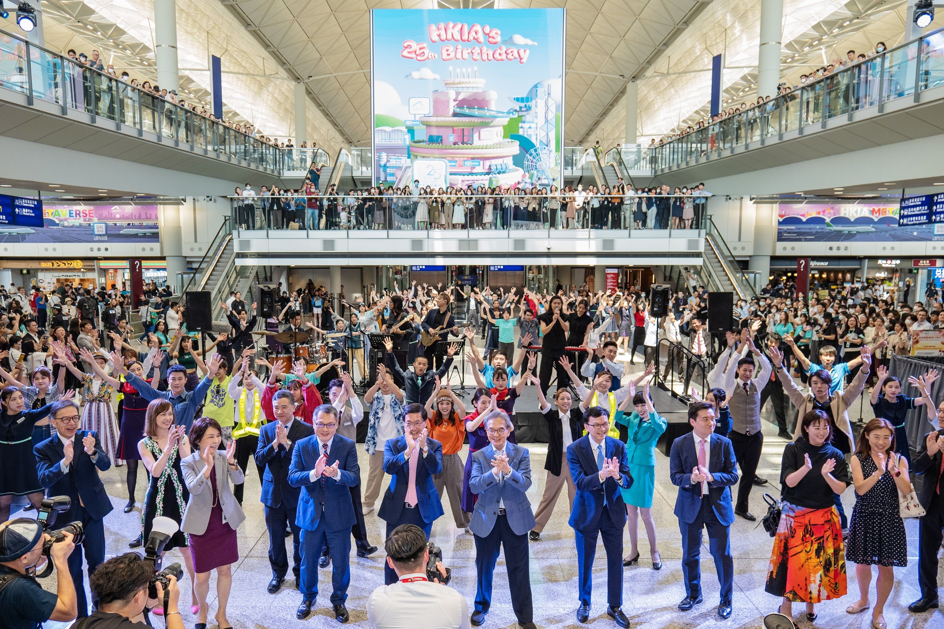 Hong Kong Airport Celebrates 25th Anniversary Giving Away 80,000 Tickets