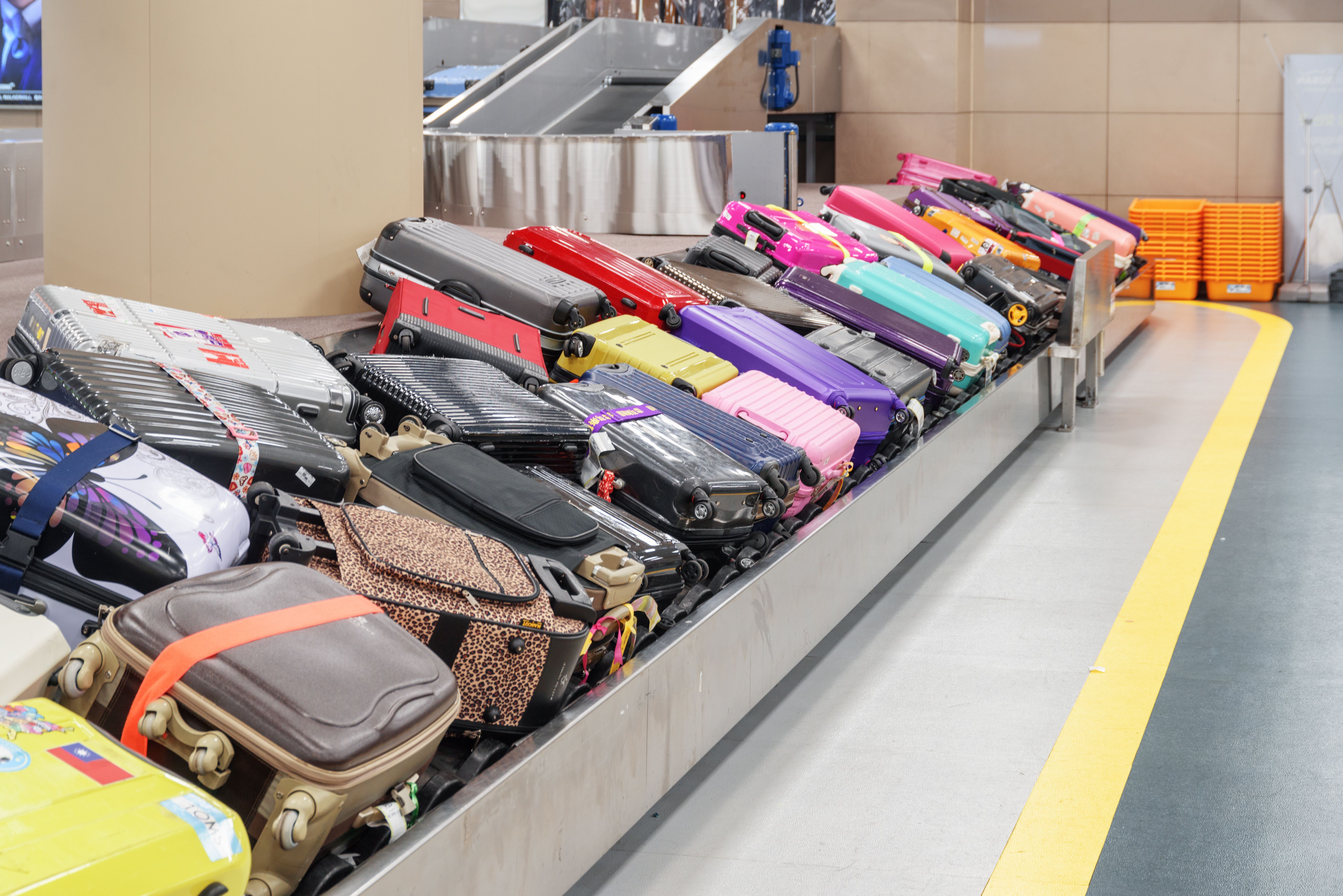 Tons of suitcases on a luggage carousel.