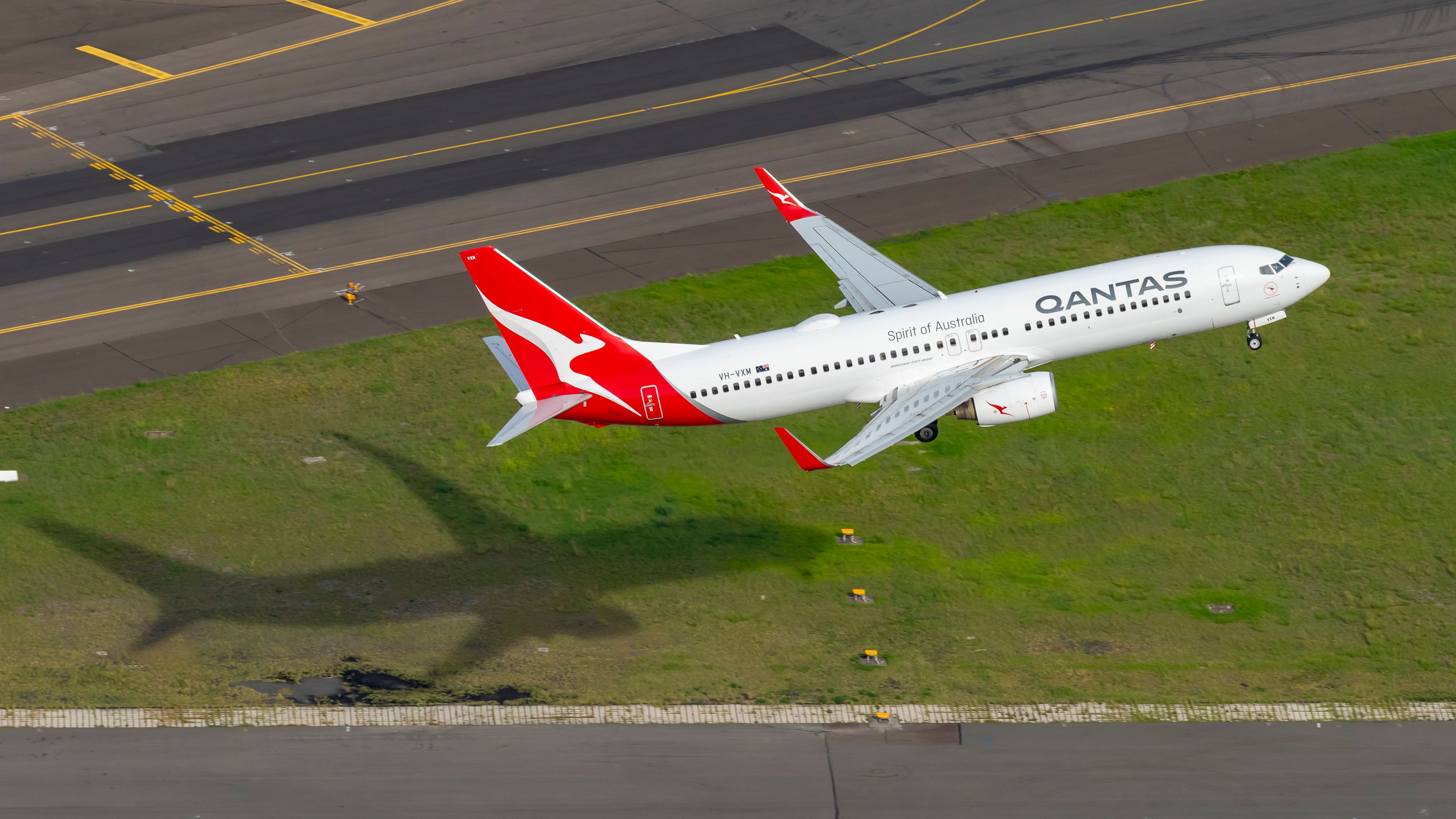 A Qantas Boeing 737 just after take off.