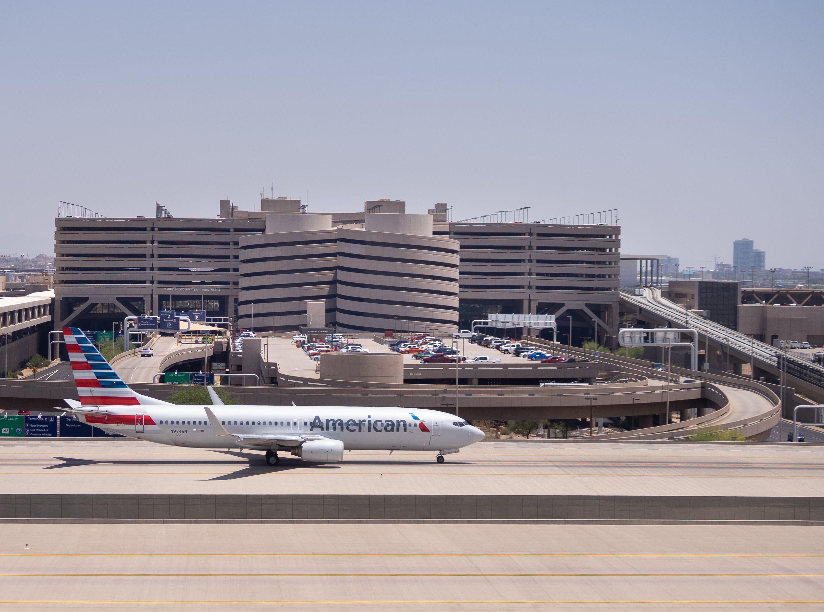 American Airlines Boeing 737-823 at Phoenix Sky Harbor International Airport. 