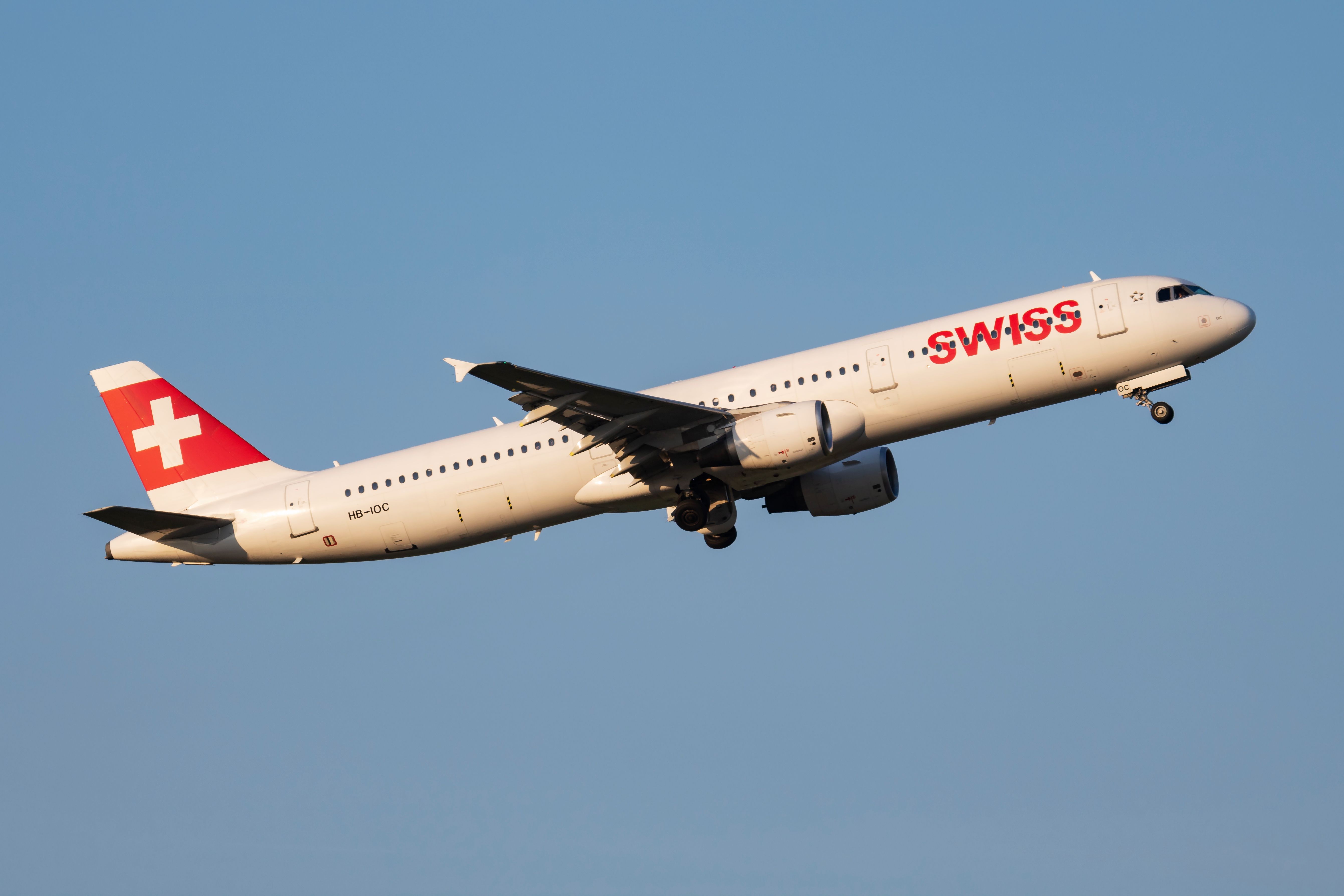 SWISS Airbus A321-100 | HB-IOC (retired)
