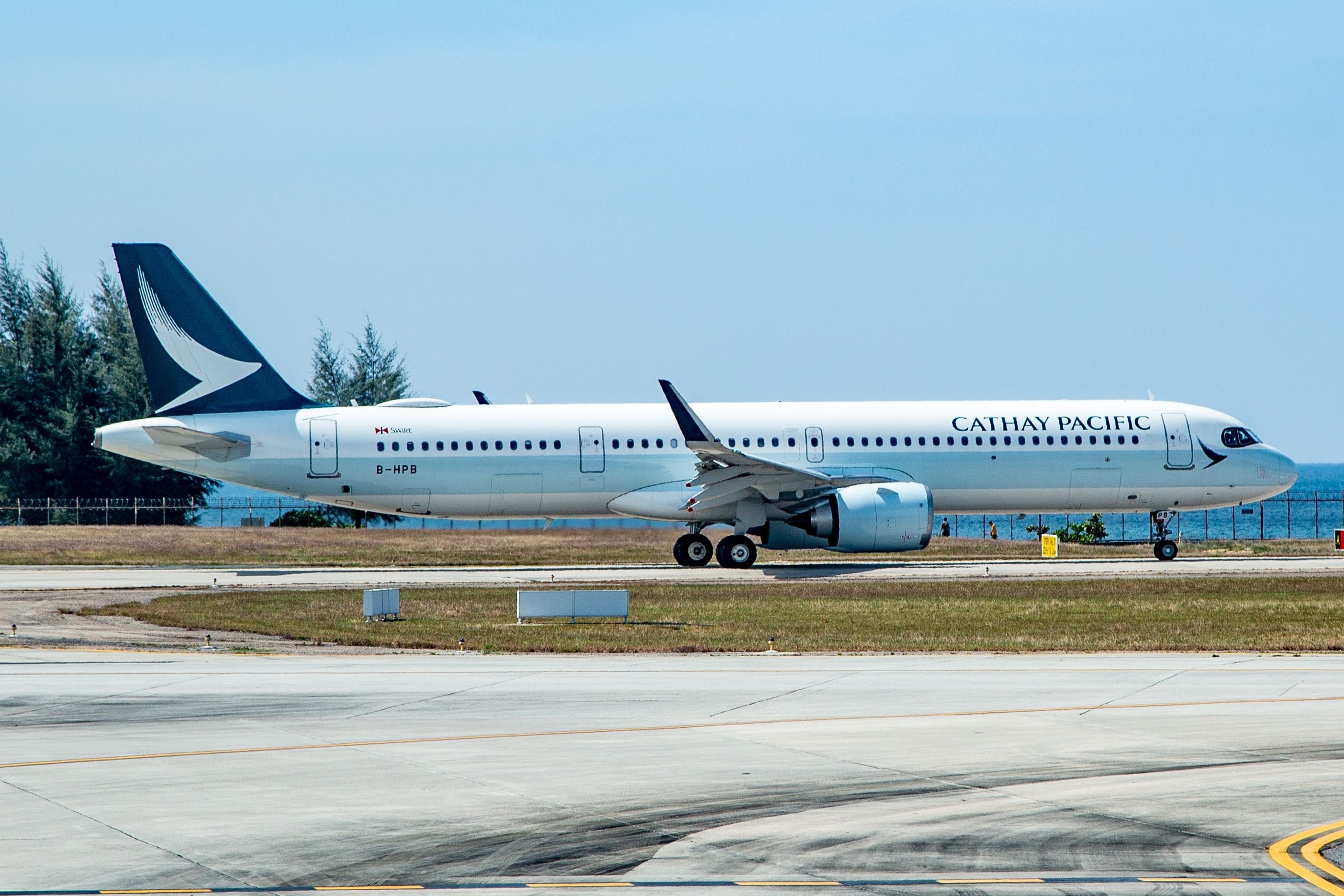 cathay-pacific-celebrates-first-cadet-pilot-class-since-2019-fly-marshall