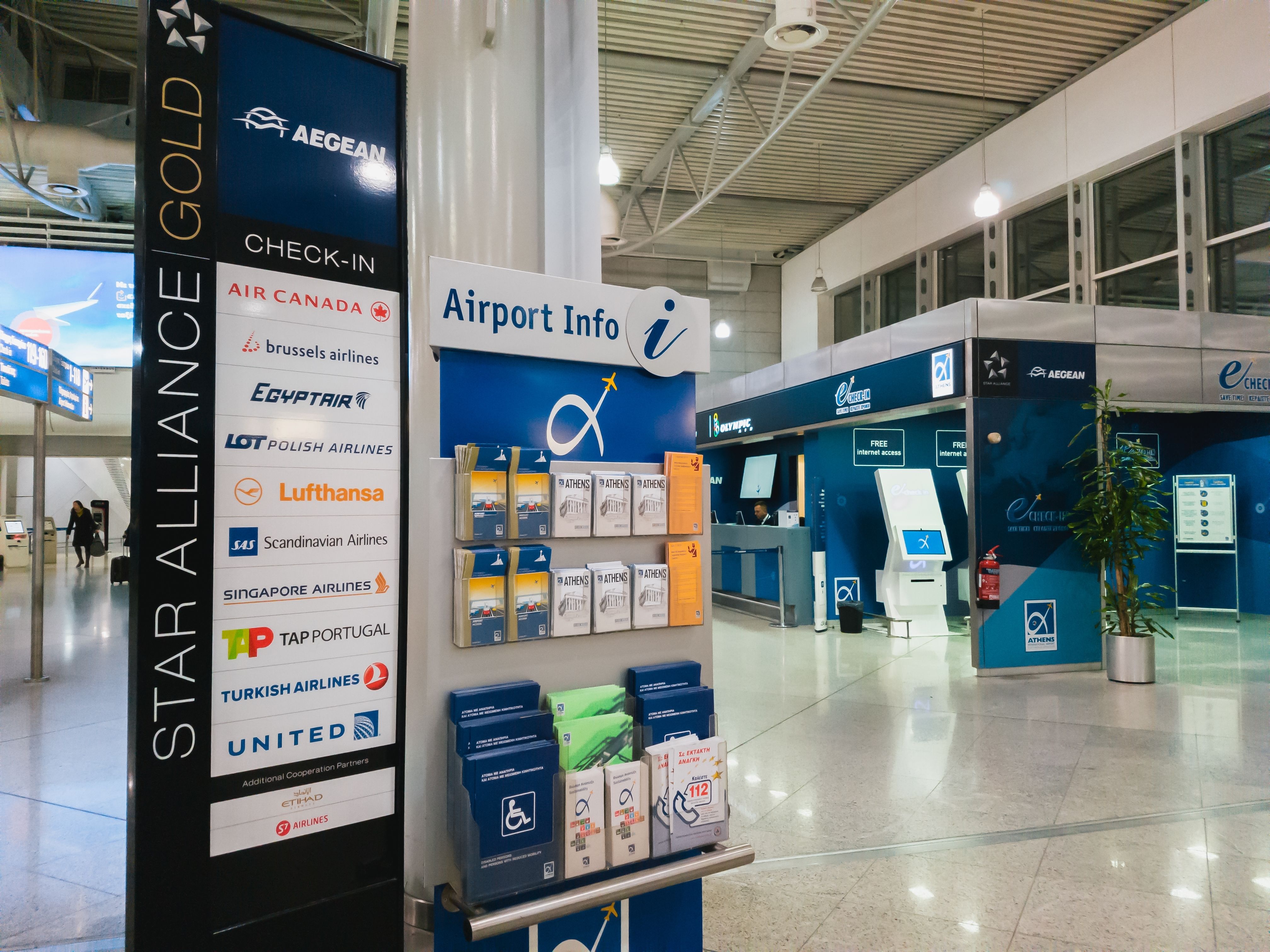 A Star Alliance check in sign featuring the names of many airlines.