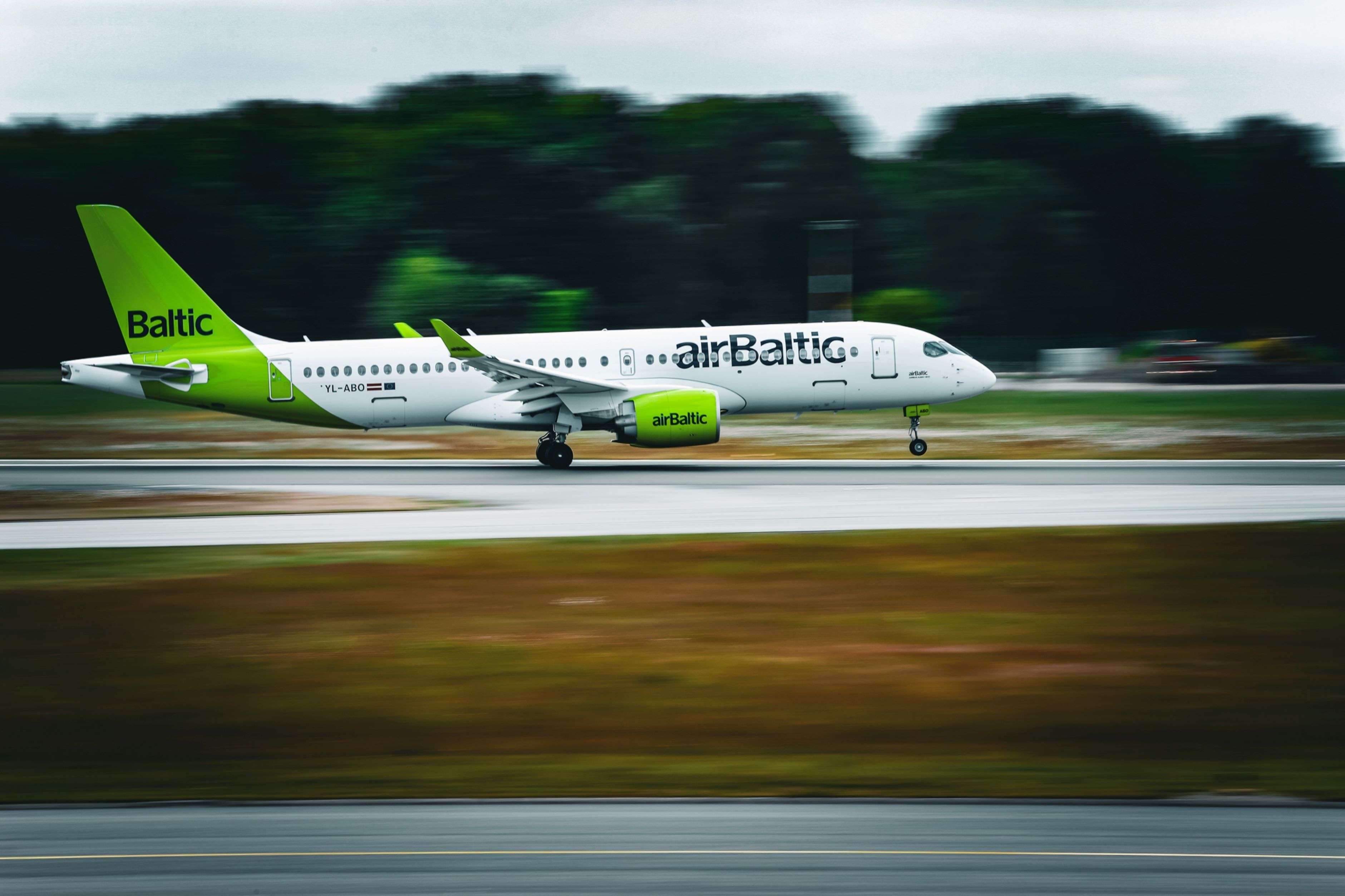 shutterstock_2337021587 - Hamburg, Germany - 1. June 2023 -AirBaltic plane taking off from Hamburg Airport