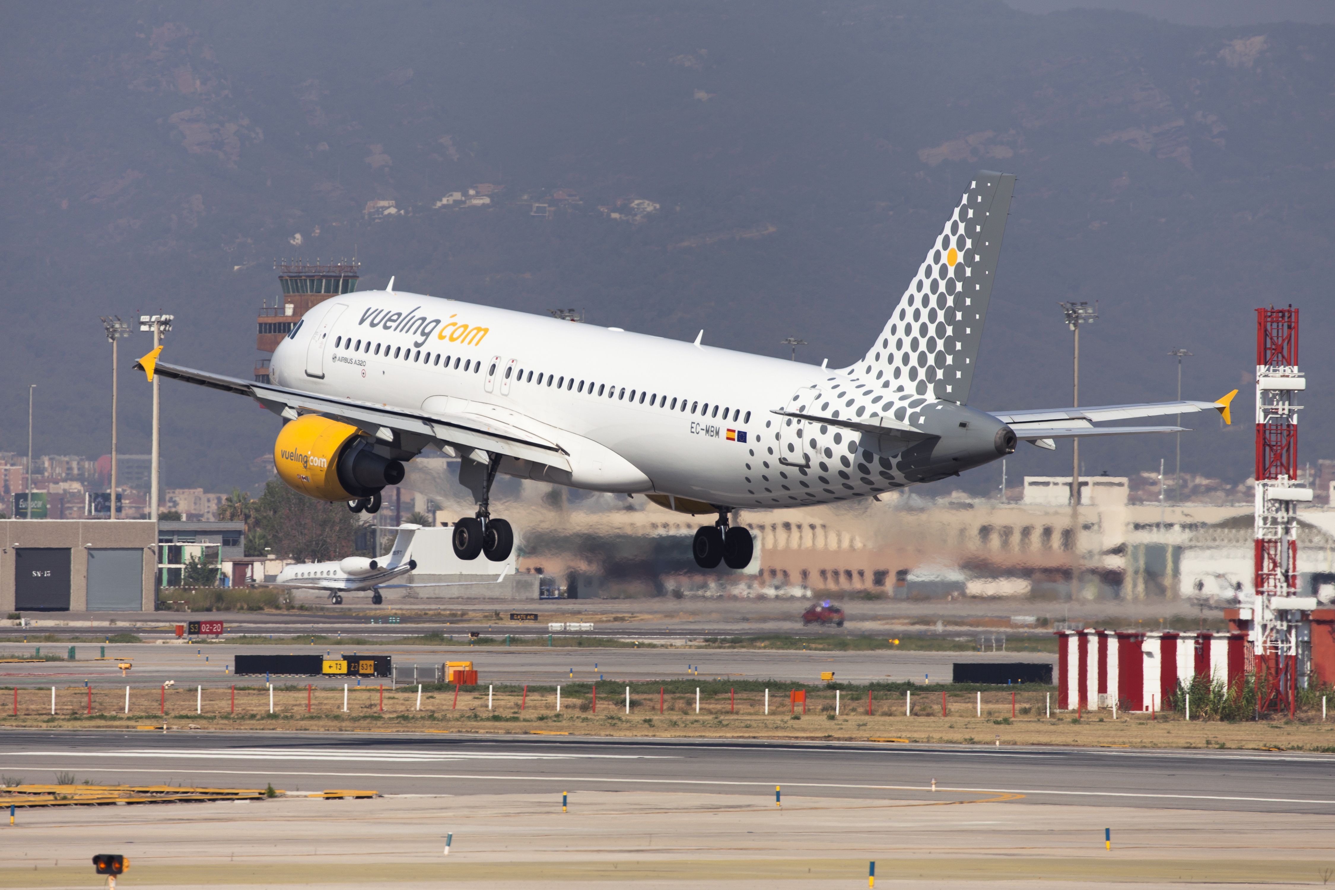 Vueling Airbus landing at BCN