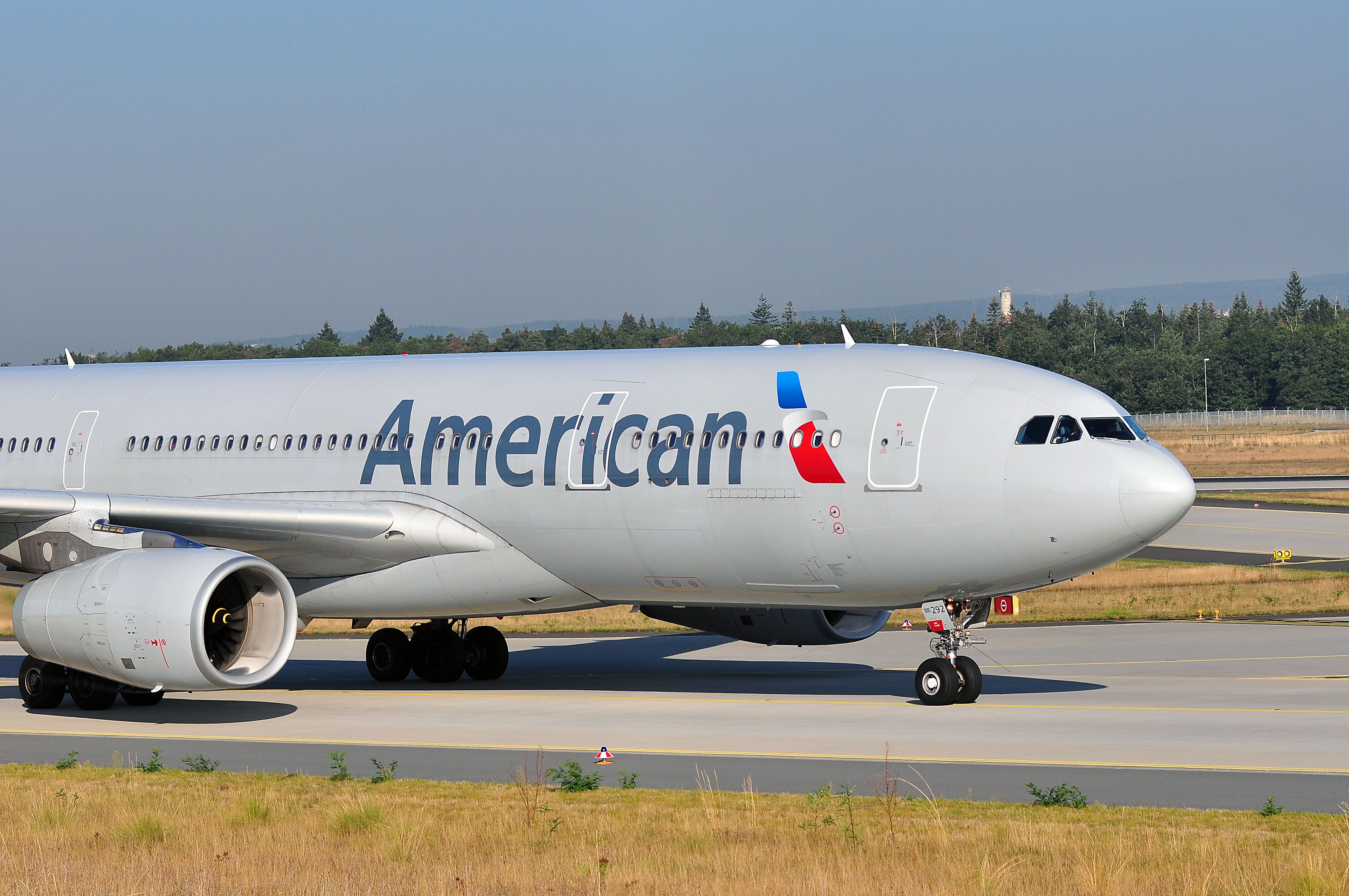 American Airlines 777 Taxiing