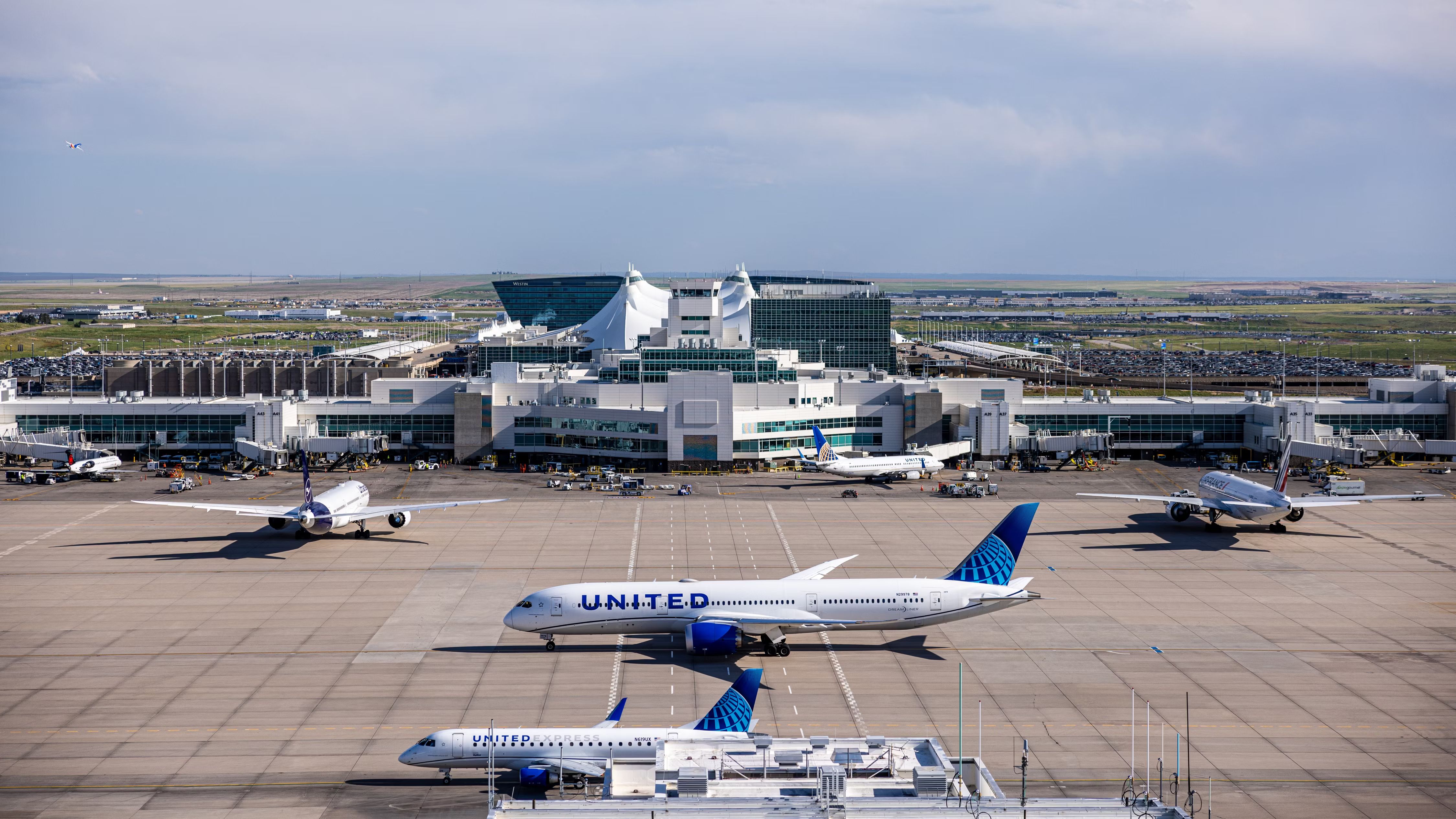 062823_airfield_airlines_united-235