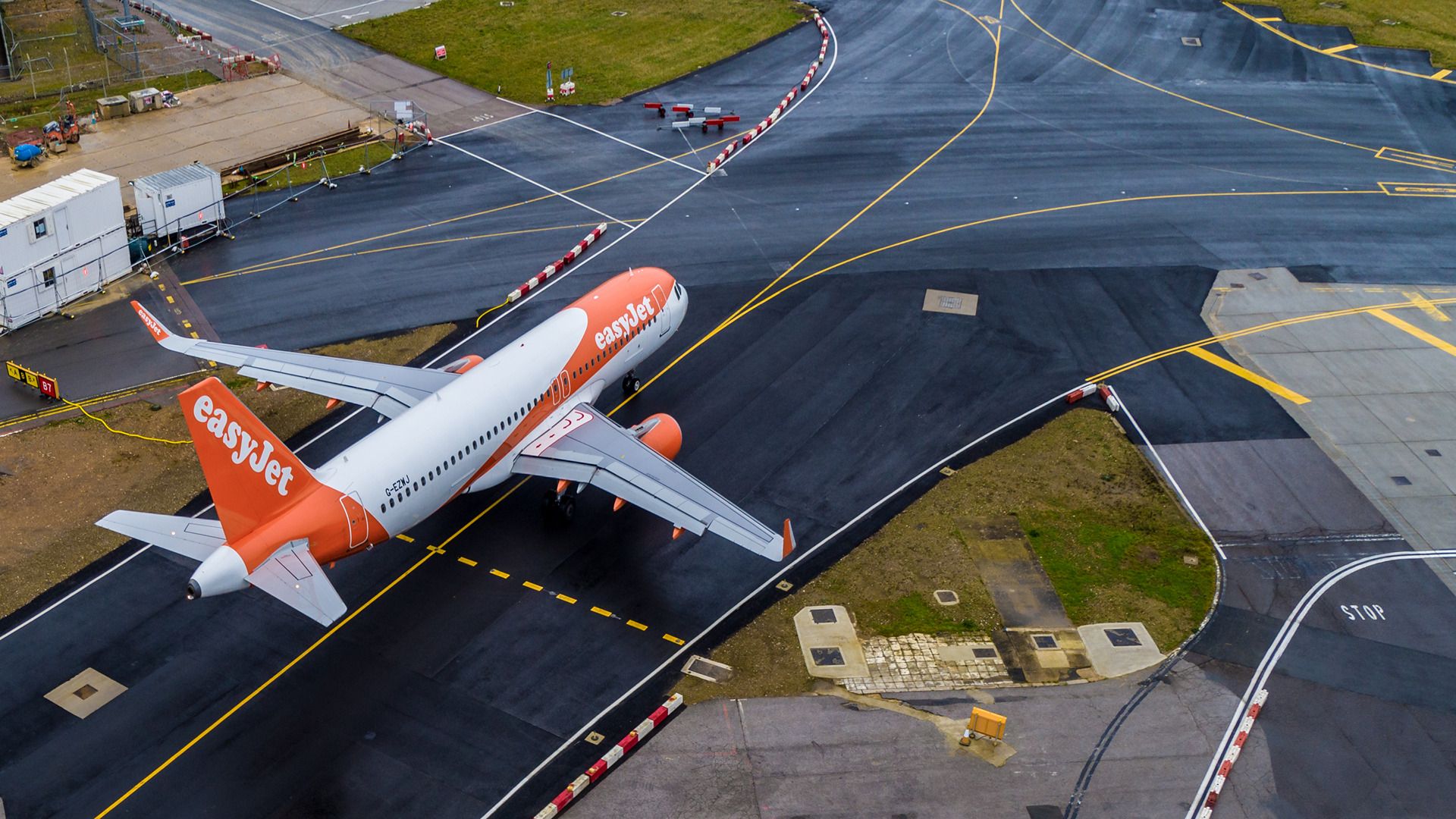 An easyJet plane taxing at Luton Airport