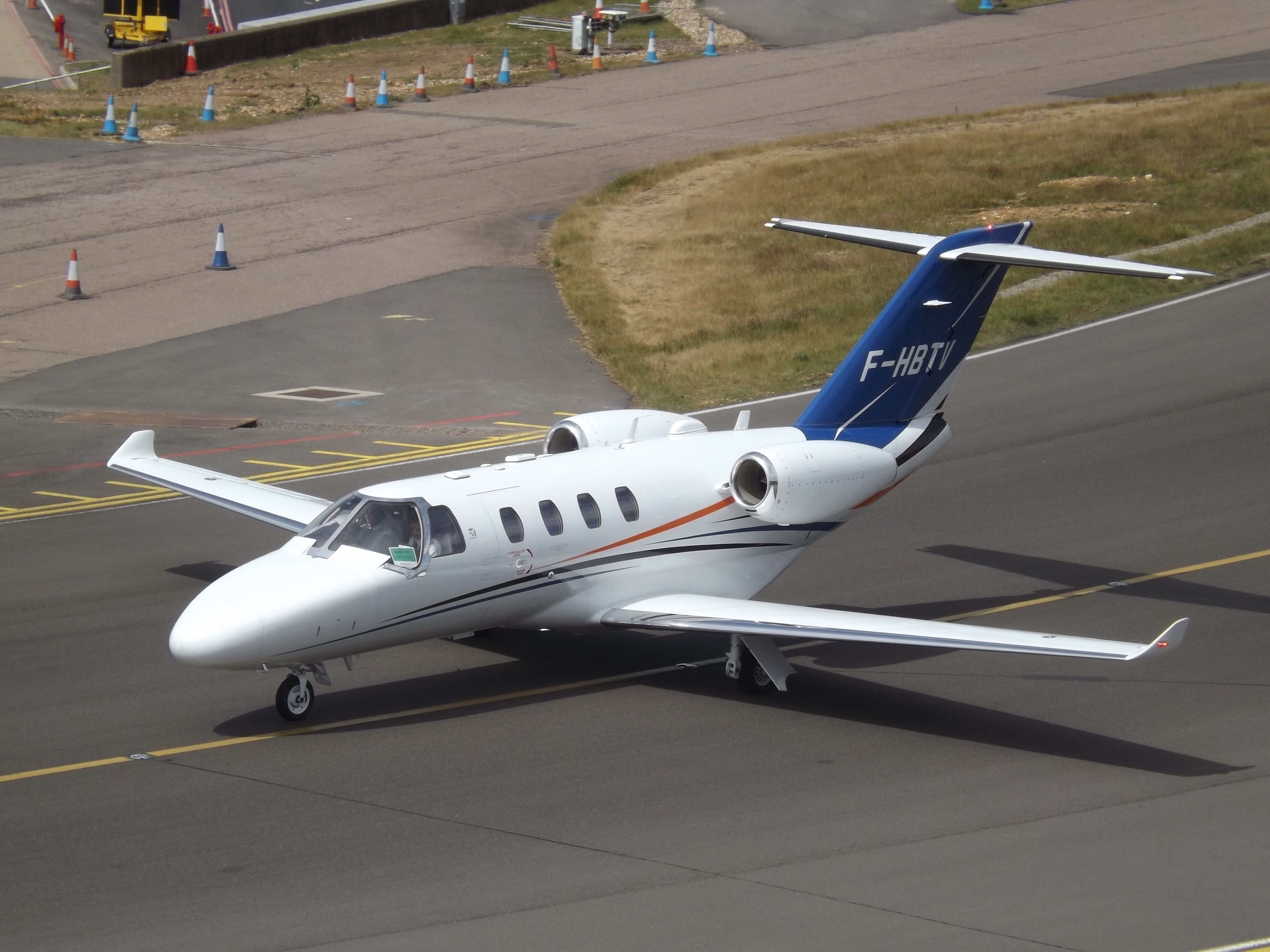 A Cessna Citation M2 on the taxiway.