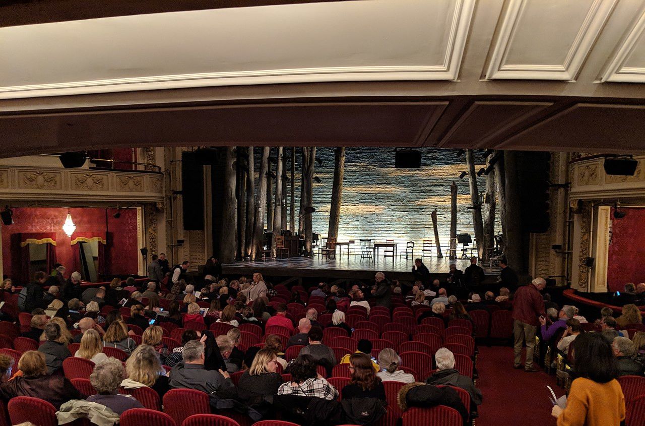 多倫多《來自遠方》演出期間劇院內的照片。