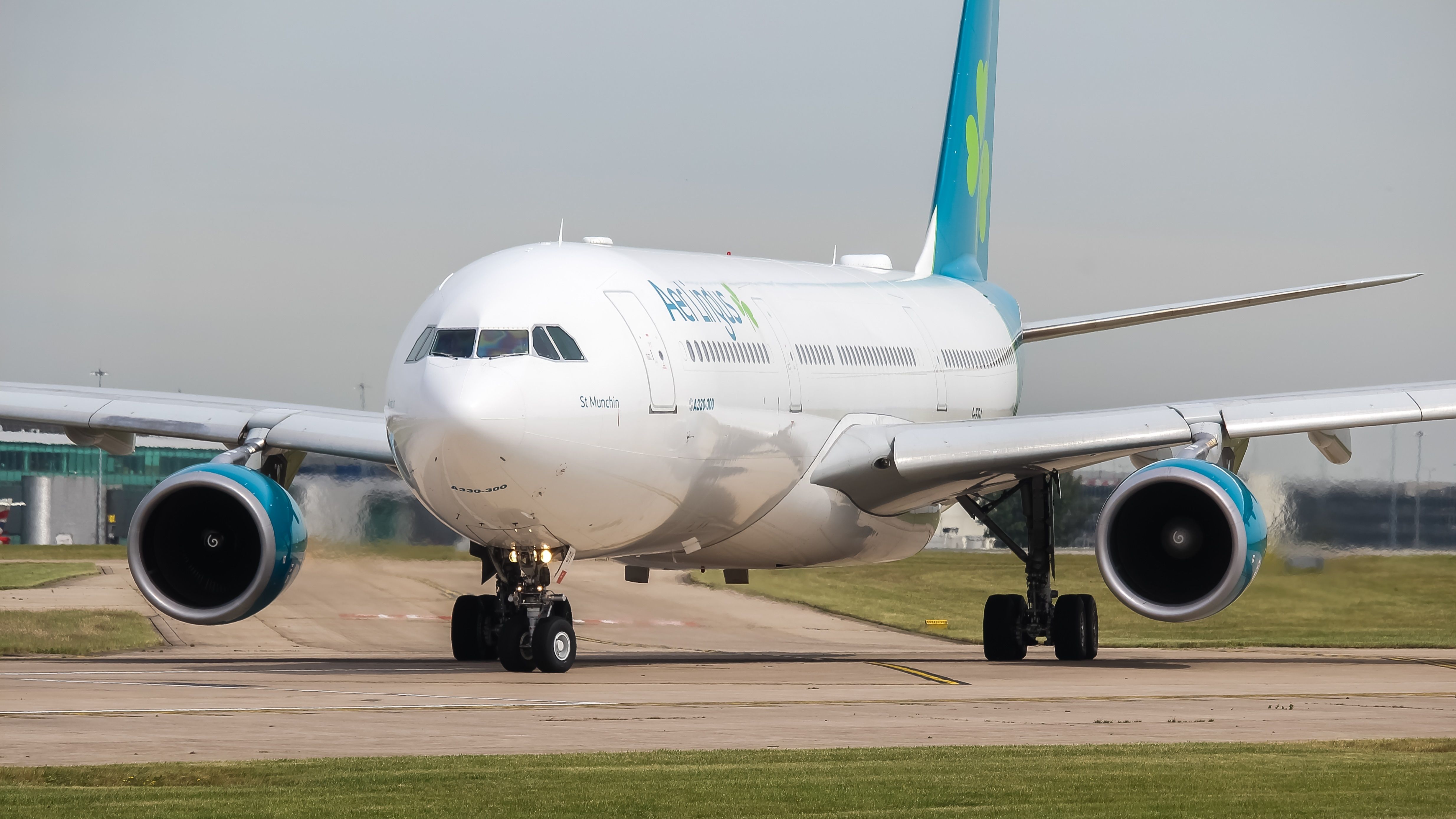Aer Lingus A330-300 taxiing