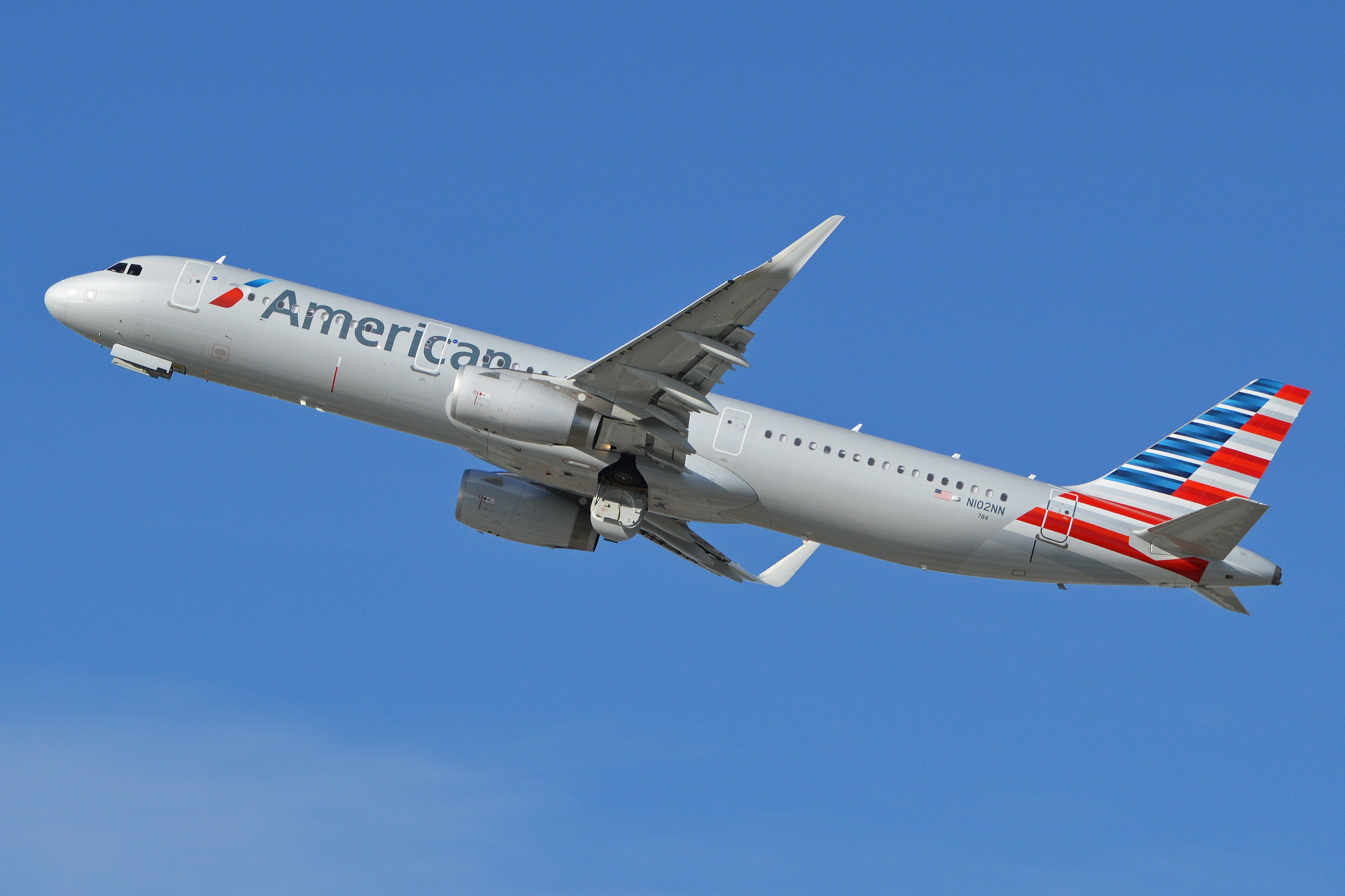 Airbus_A321-231(w)_'N102NN'_American_Airlines_(14154033528)