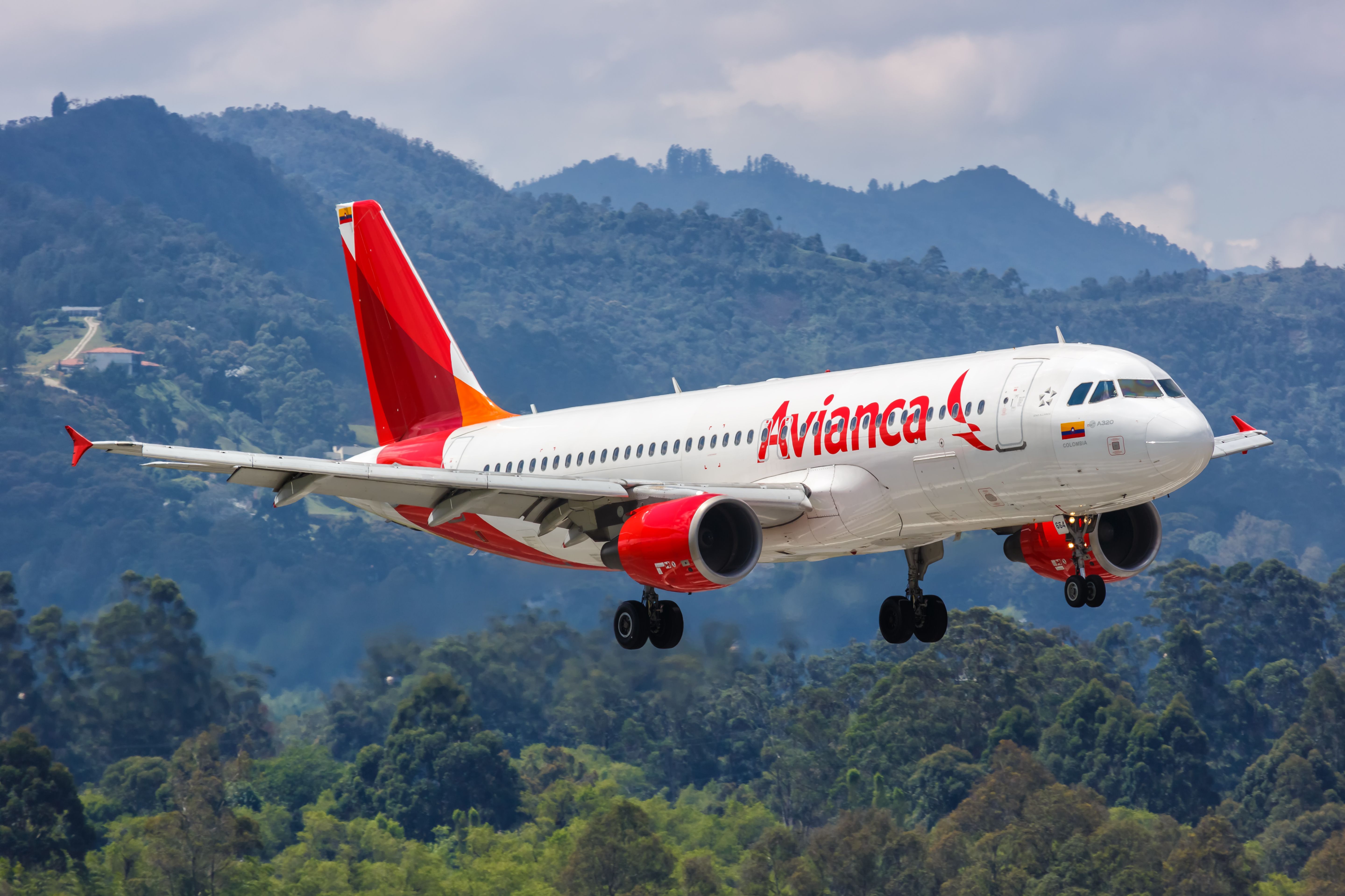 An Avianca A320 landing