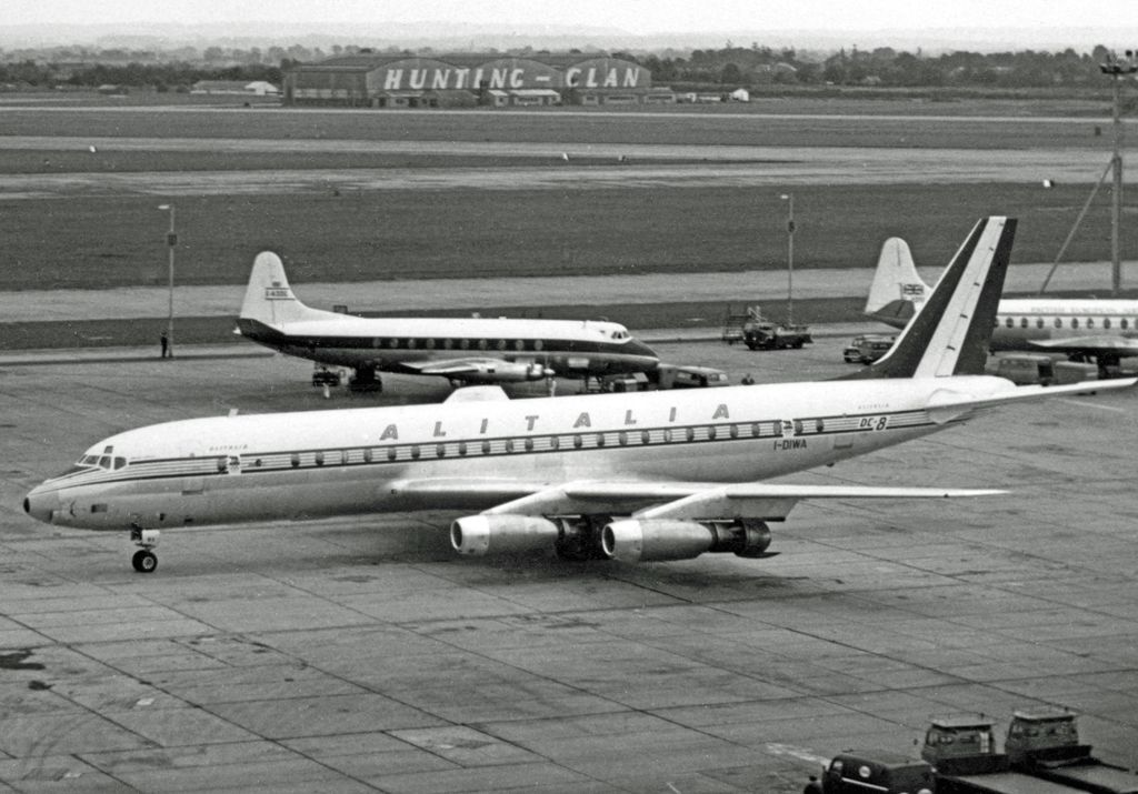 Douglas_DC-8-43_I-DIWA_Alitalia_LAP_20.08.60_edited-2