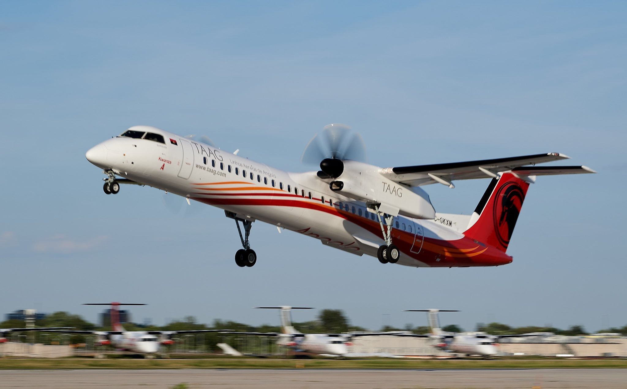 First Dash 8-Q400 for TAAG Angola