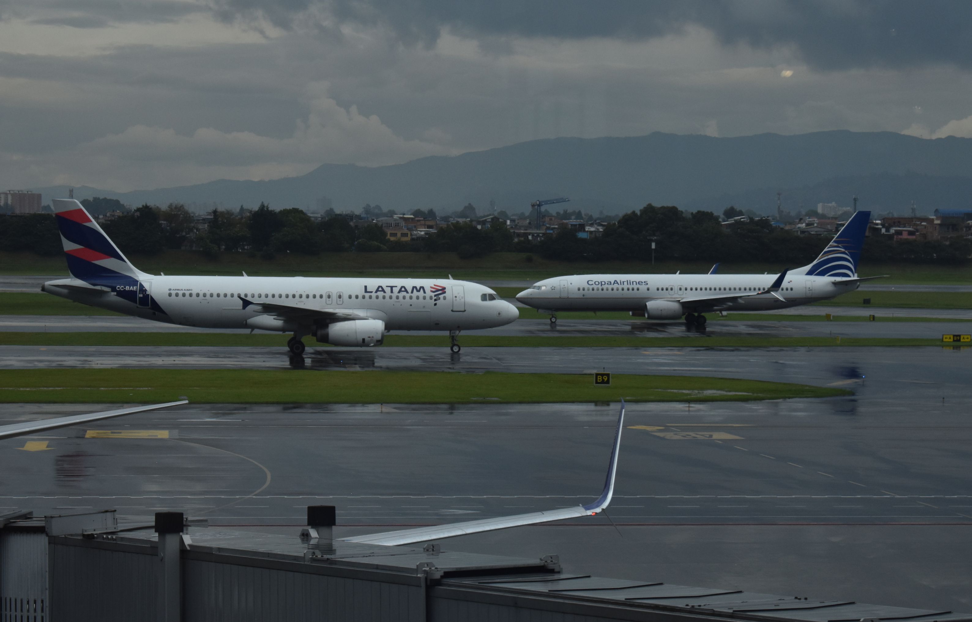 A LATAM and a Copa Airlines aircraft in Bogota
