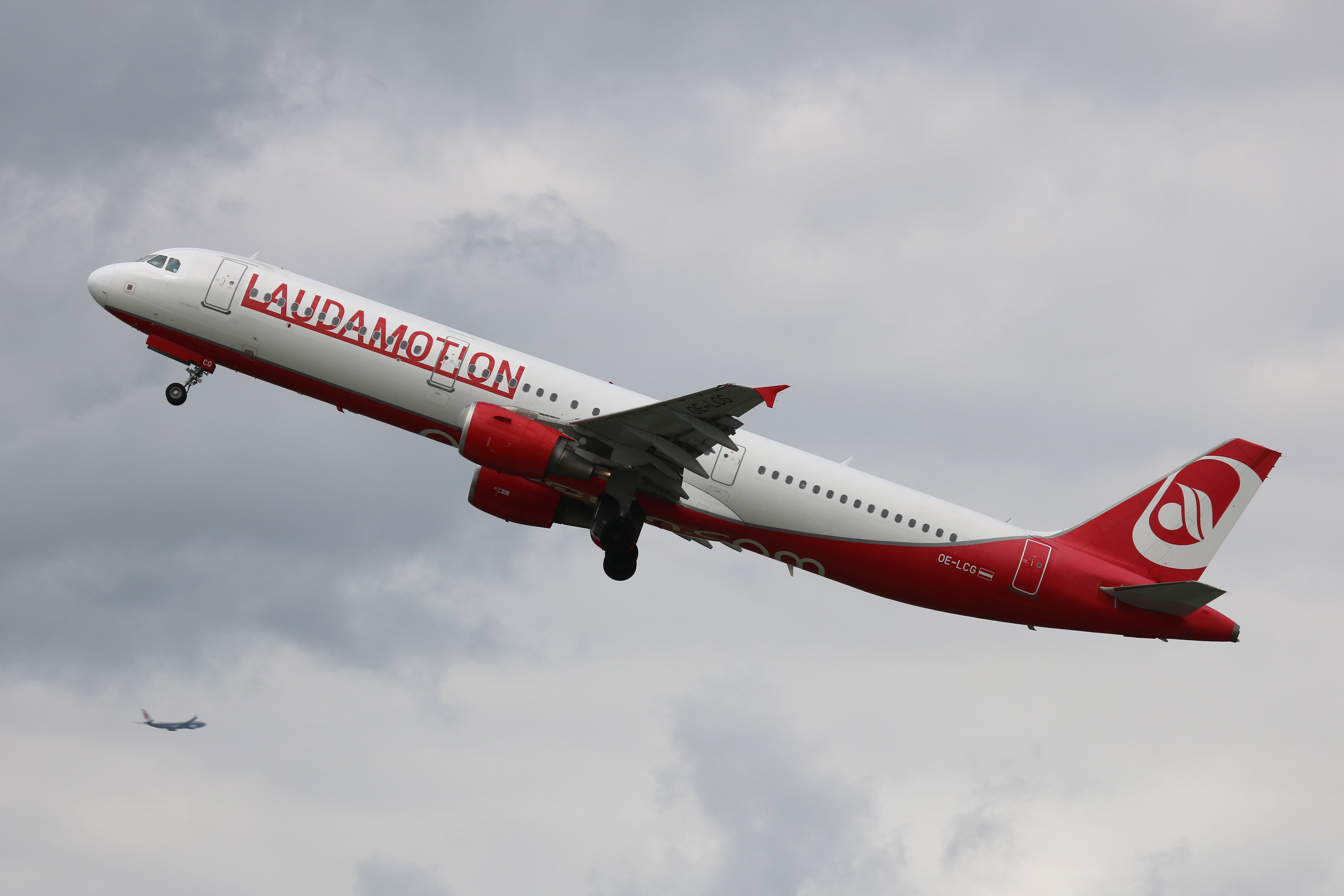 A Laudamotion Airbus A321 flying in the sky.