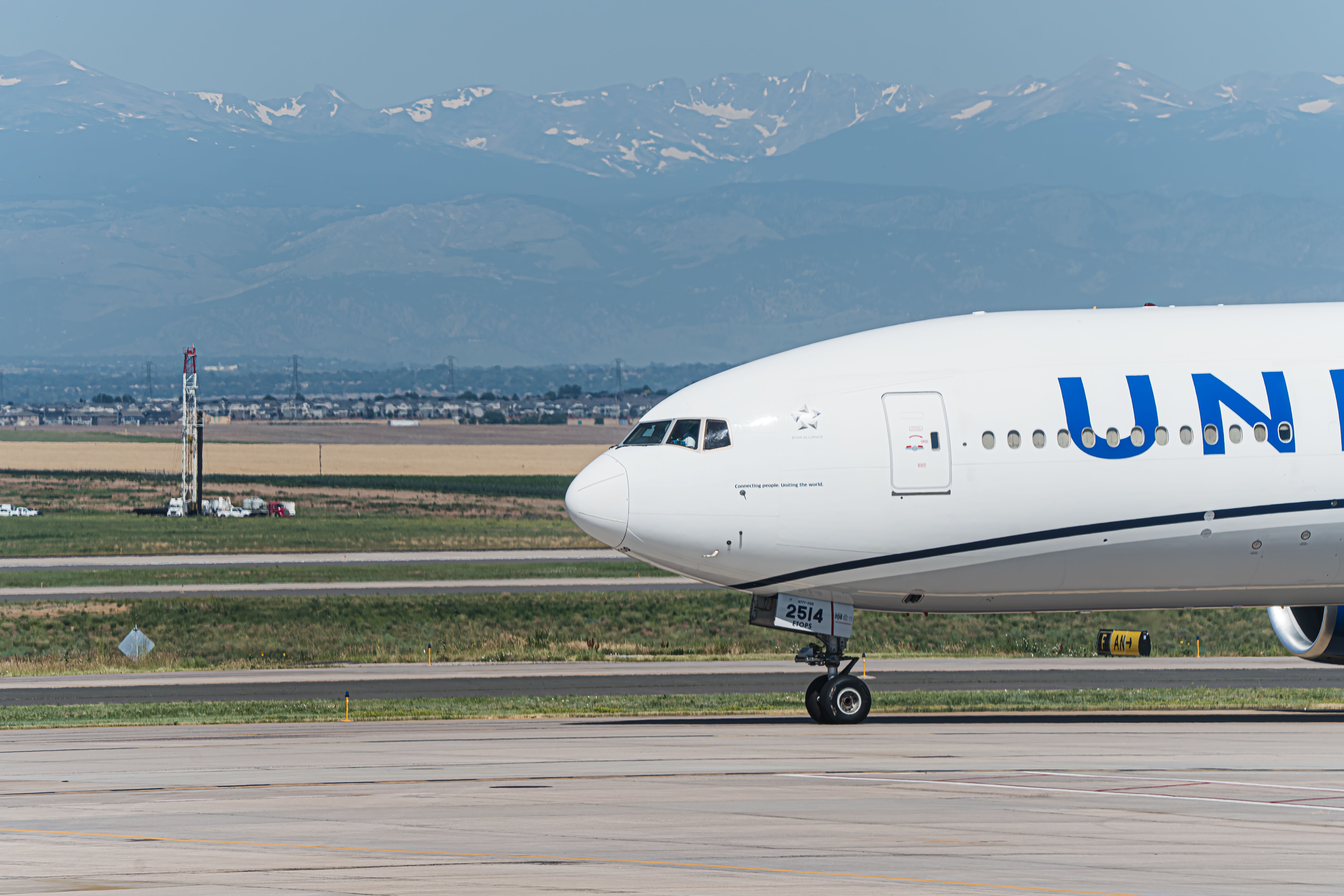 United Airlines Boeing 777 taxiing in DEN