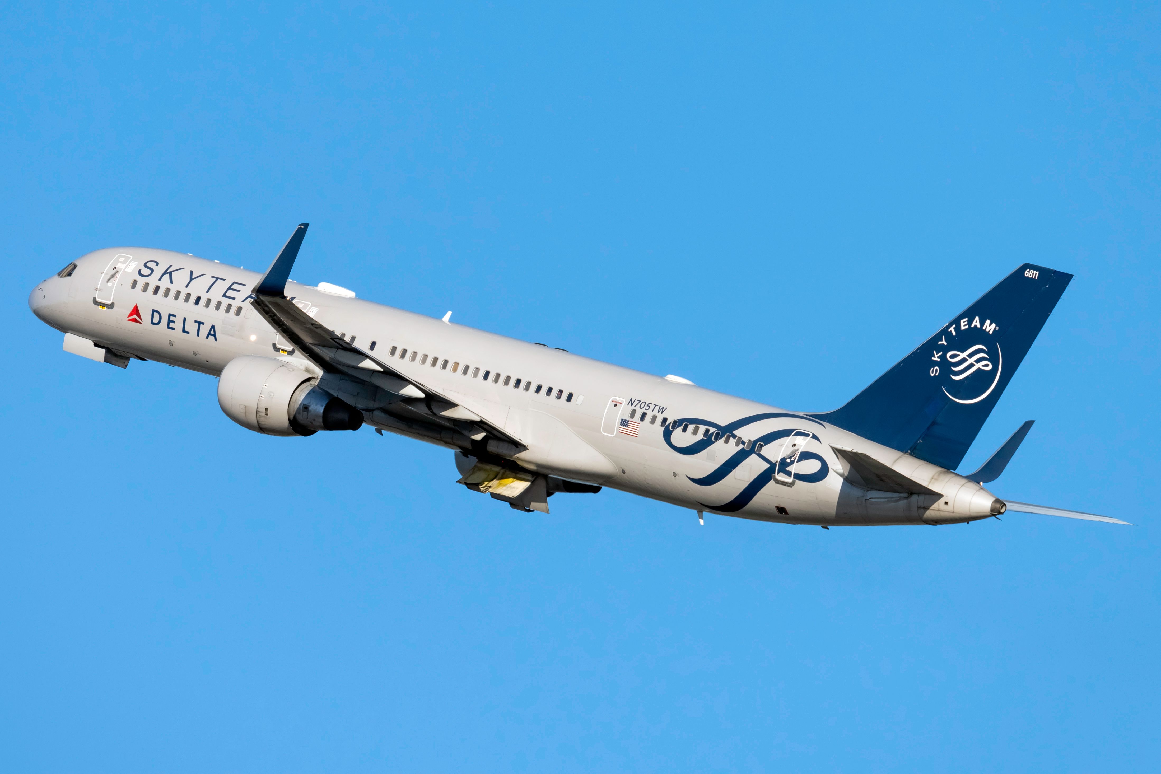 A Delta Air Lines Boeing 757-231 in SkyTeam Livery flying in the sky.