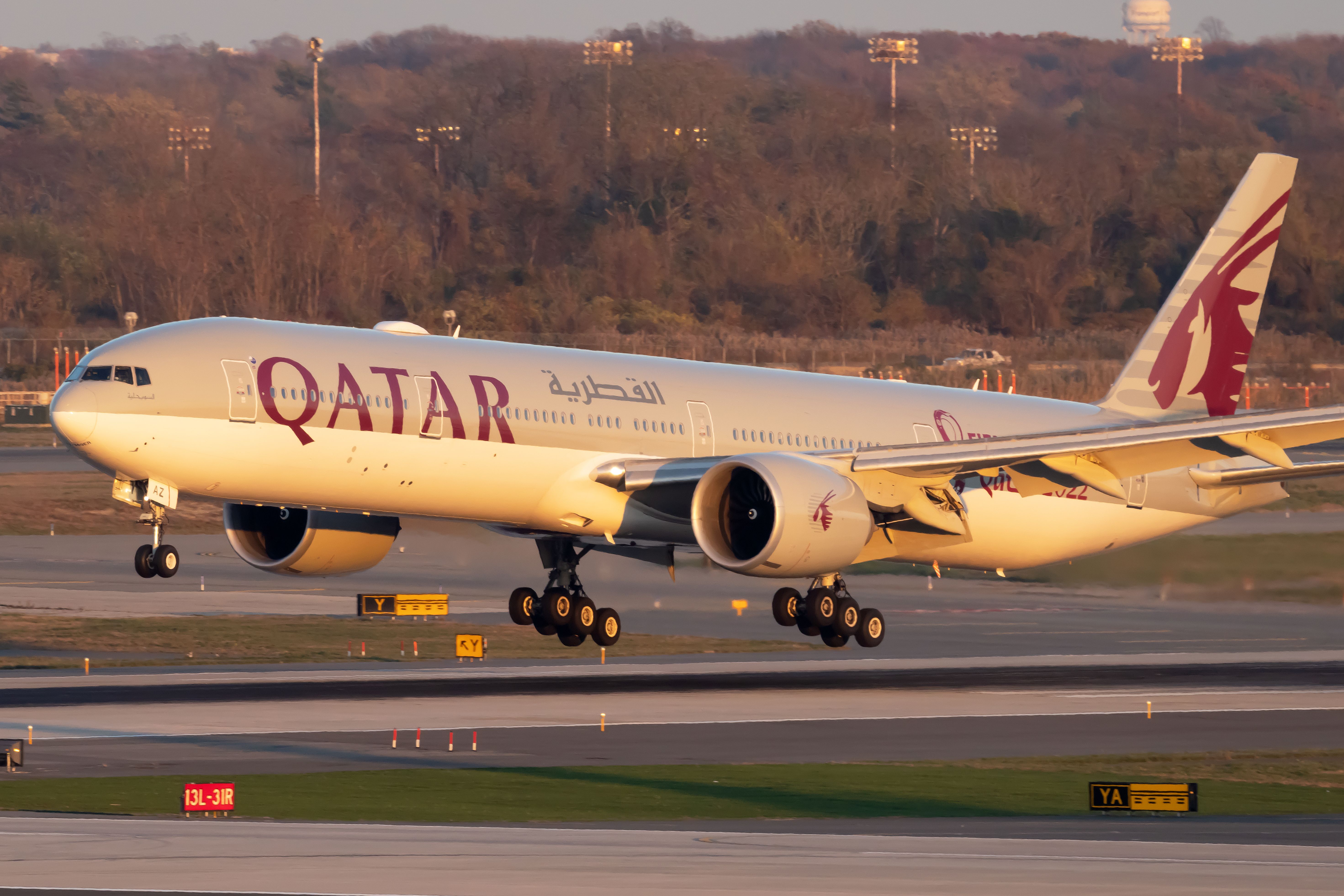 A Qatar Airways Boeing 777-3DZ(ER) about to land.