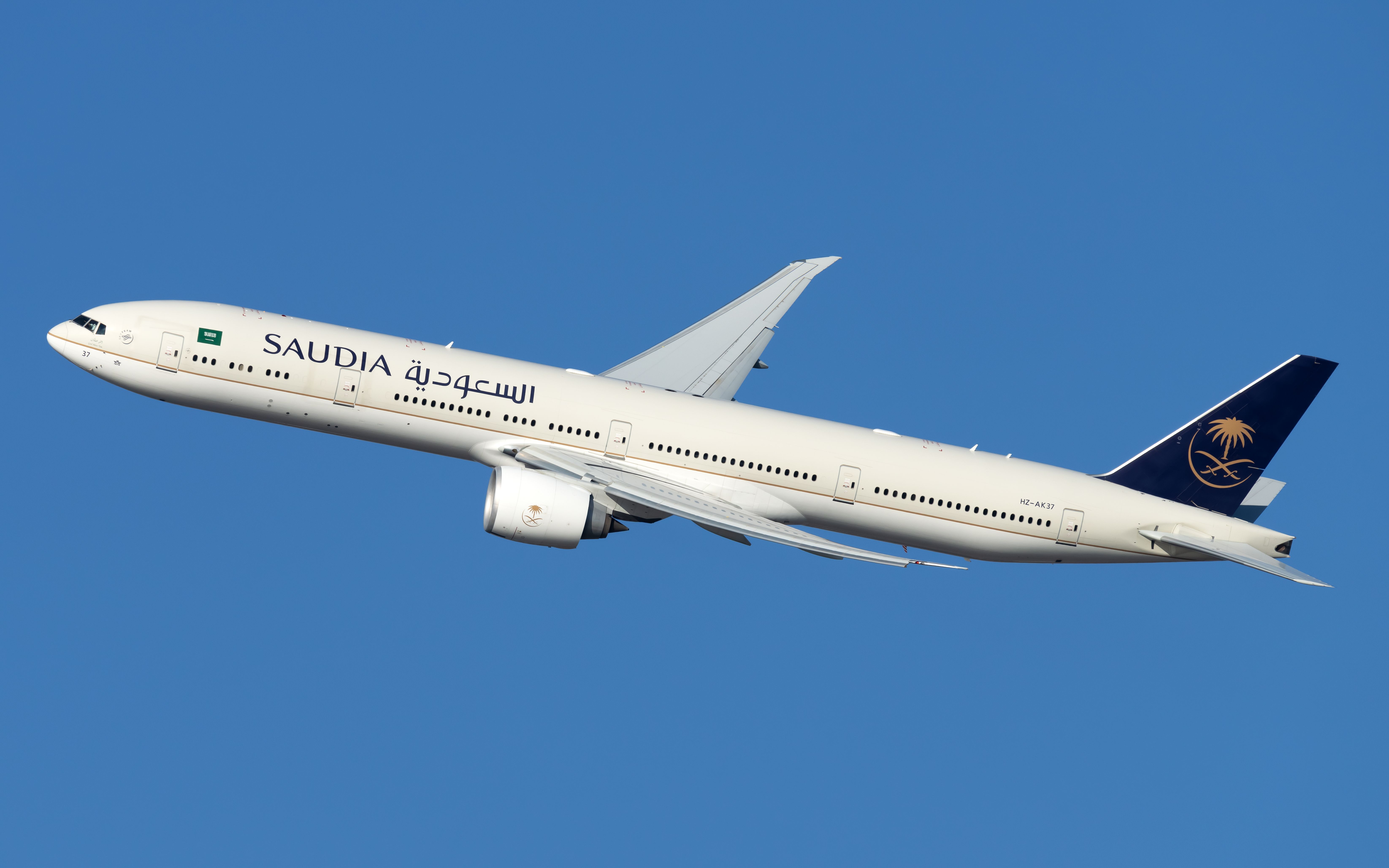 Saudia 777 flying