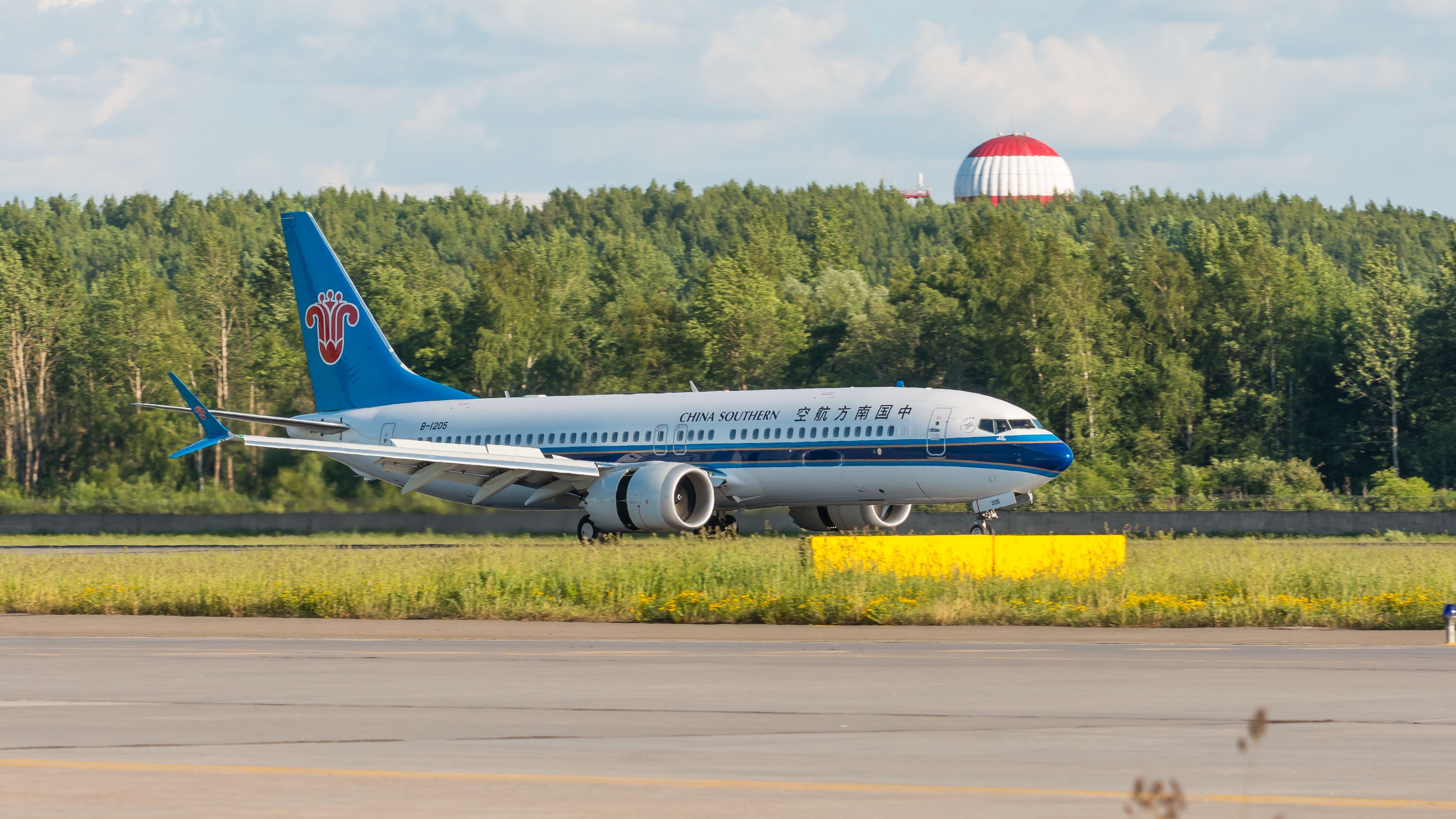 A China Southern Boeing 737-8 MAX on an airport apron.