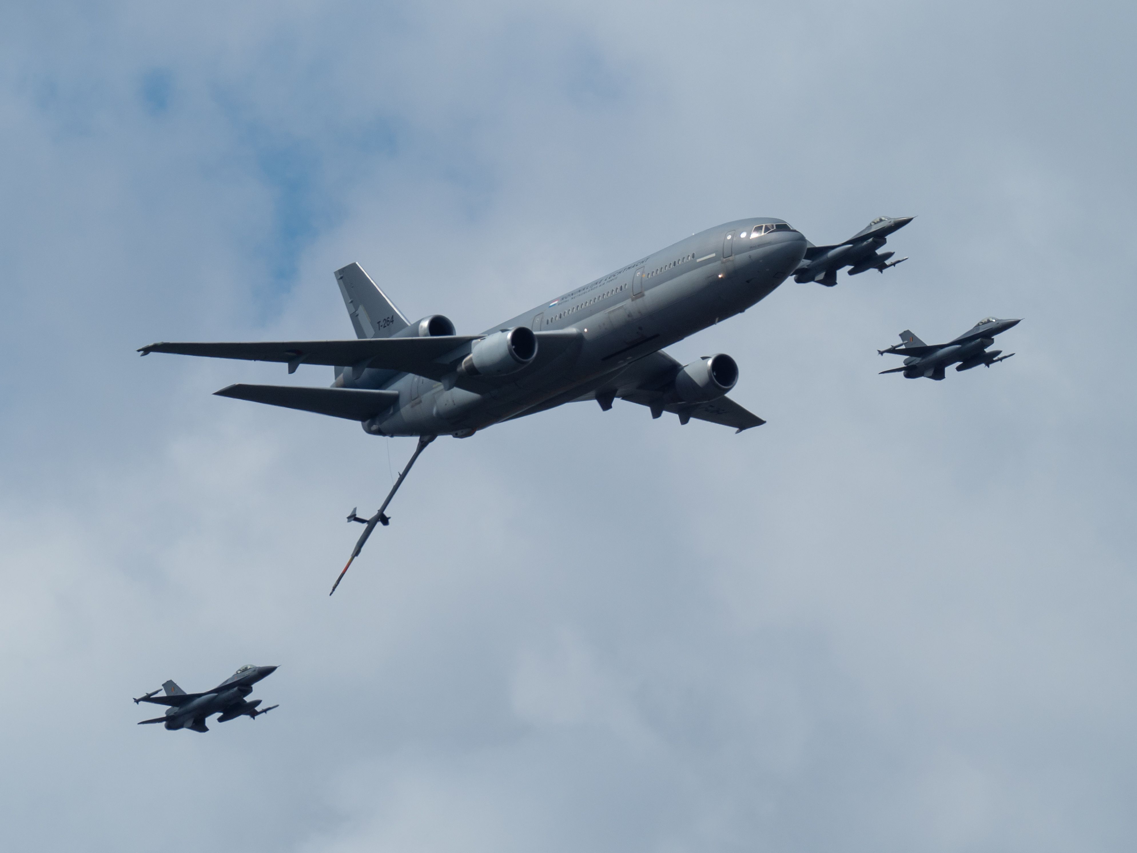 KC-10 tanker 