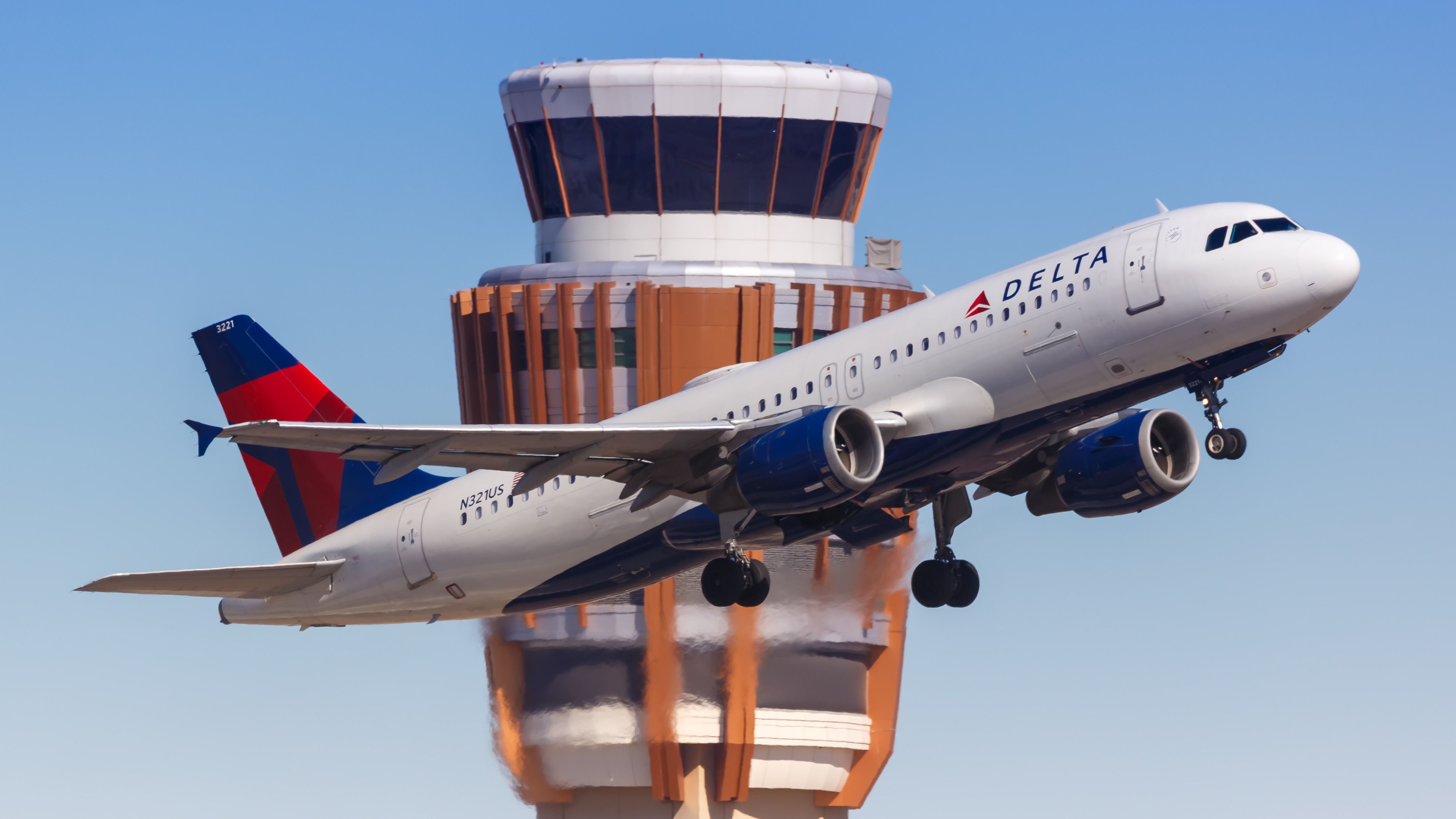 Delta Air Lines Airbus A320 at Phoenix Airport (PHX)