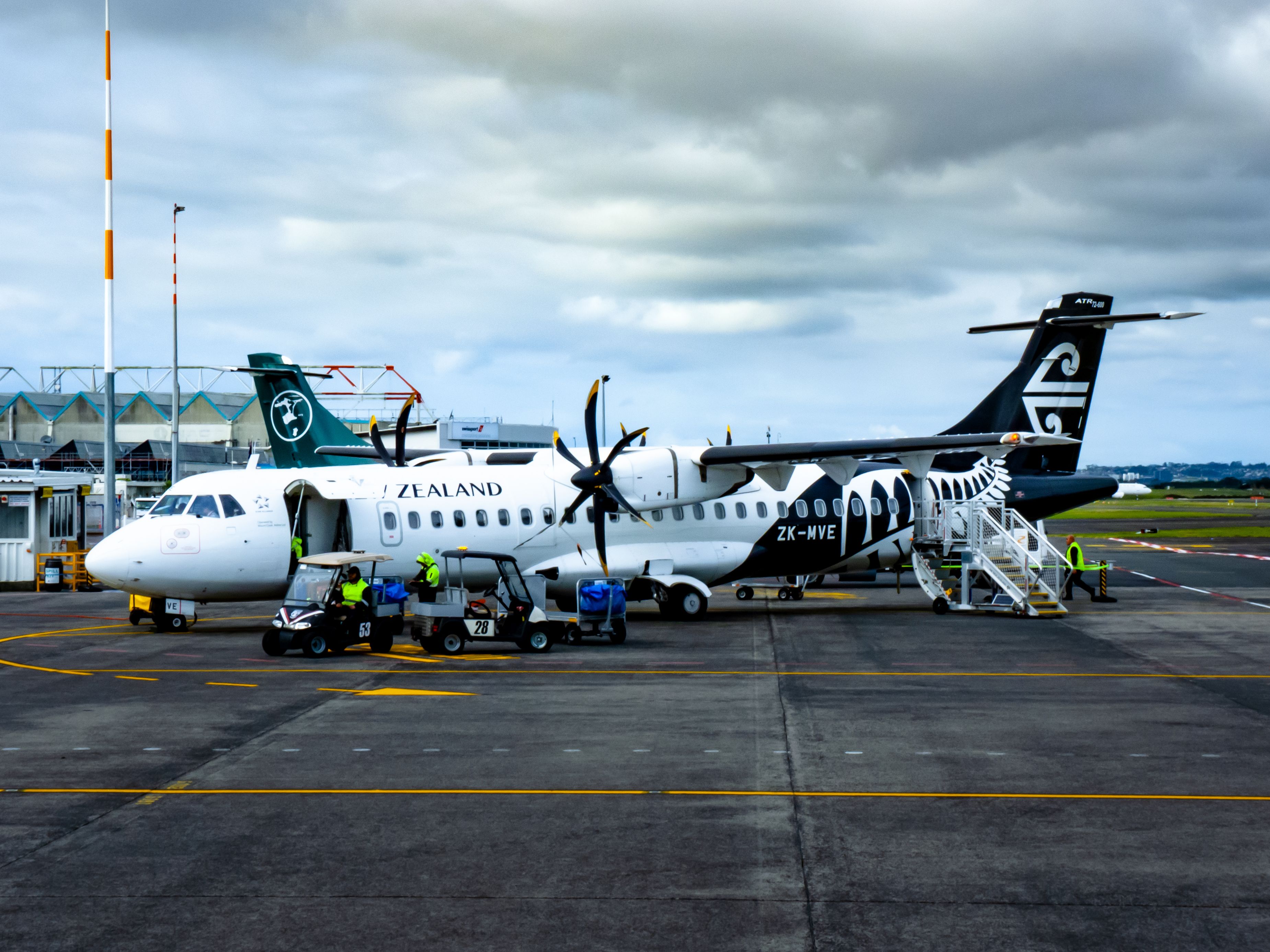 Air New Zealand ATR 72-600 At Auckland Airport
