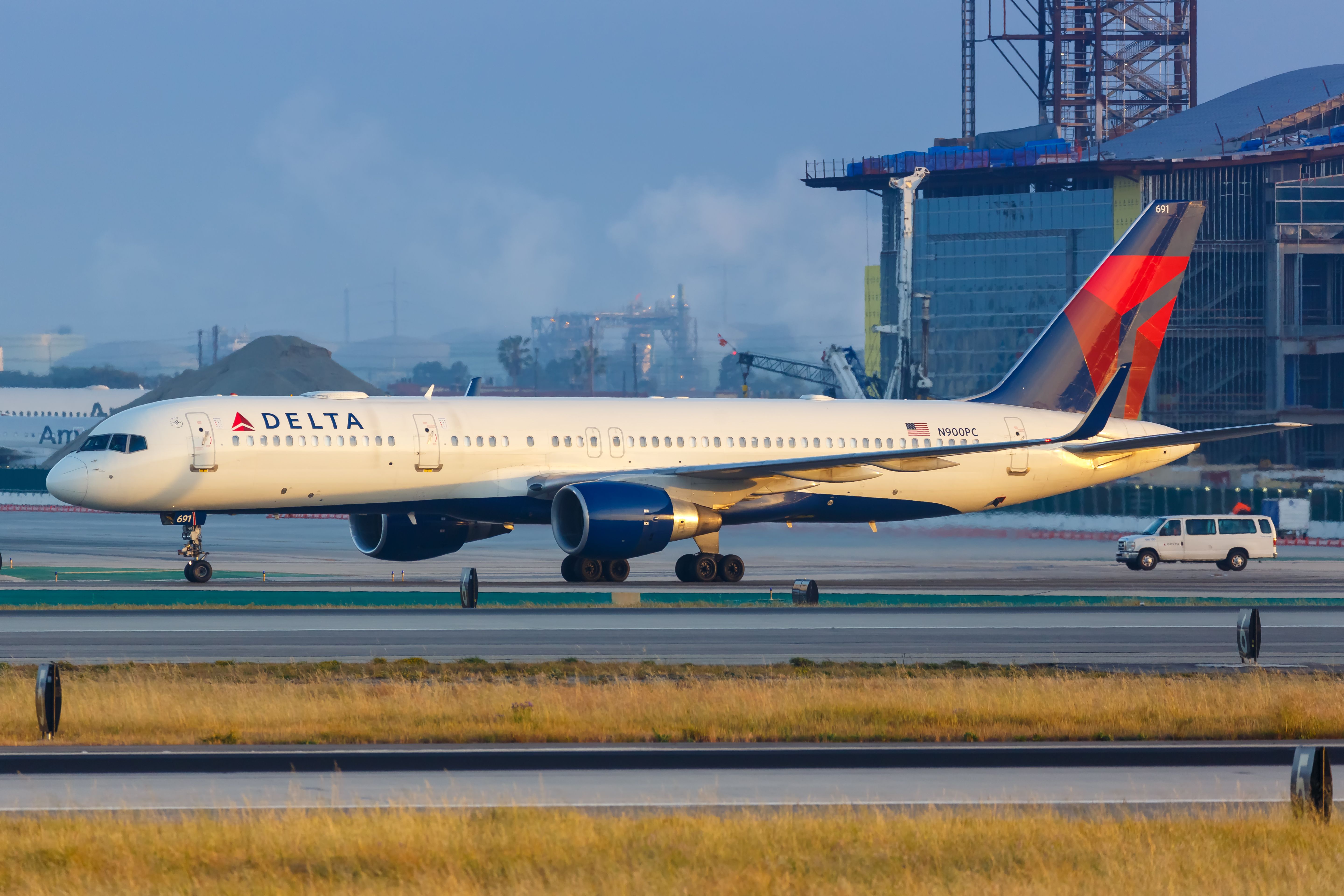  Delta Air Lines Boeing 757-200 airplane at Los Angeles international airport (LAX)