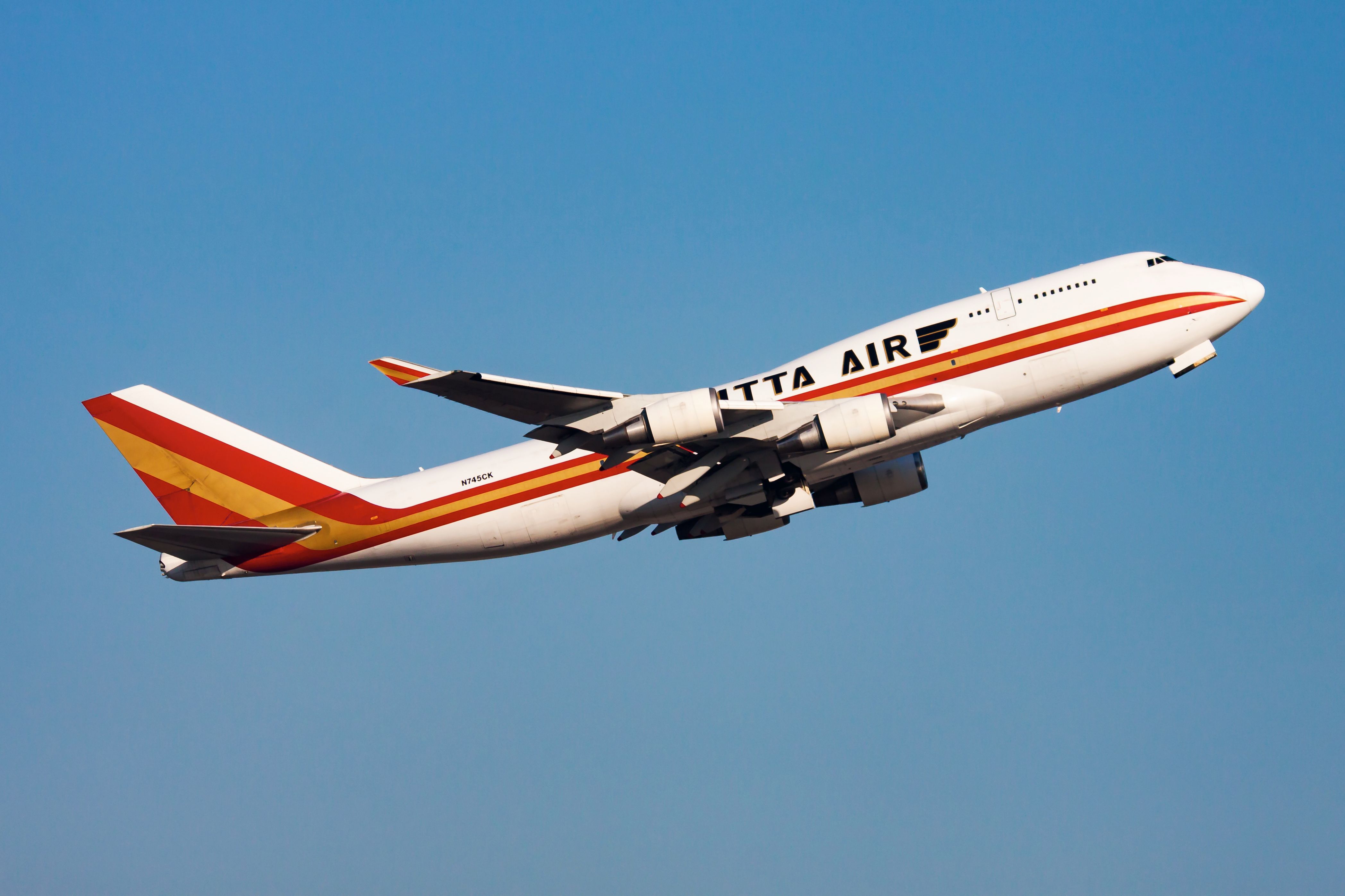 A Kalitta Air Boeing 747-400F flying in the sky.