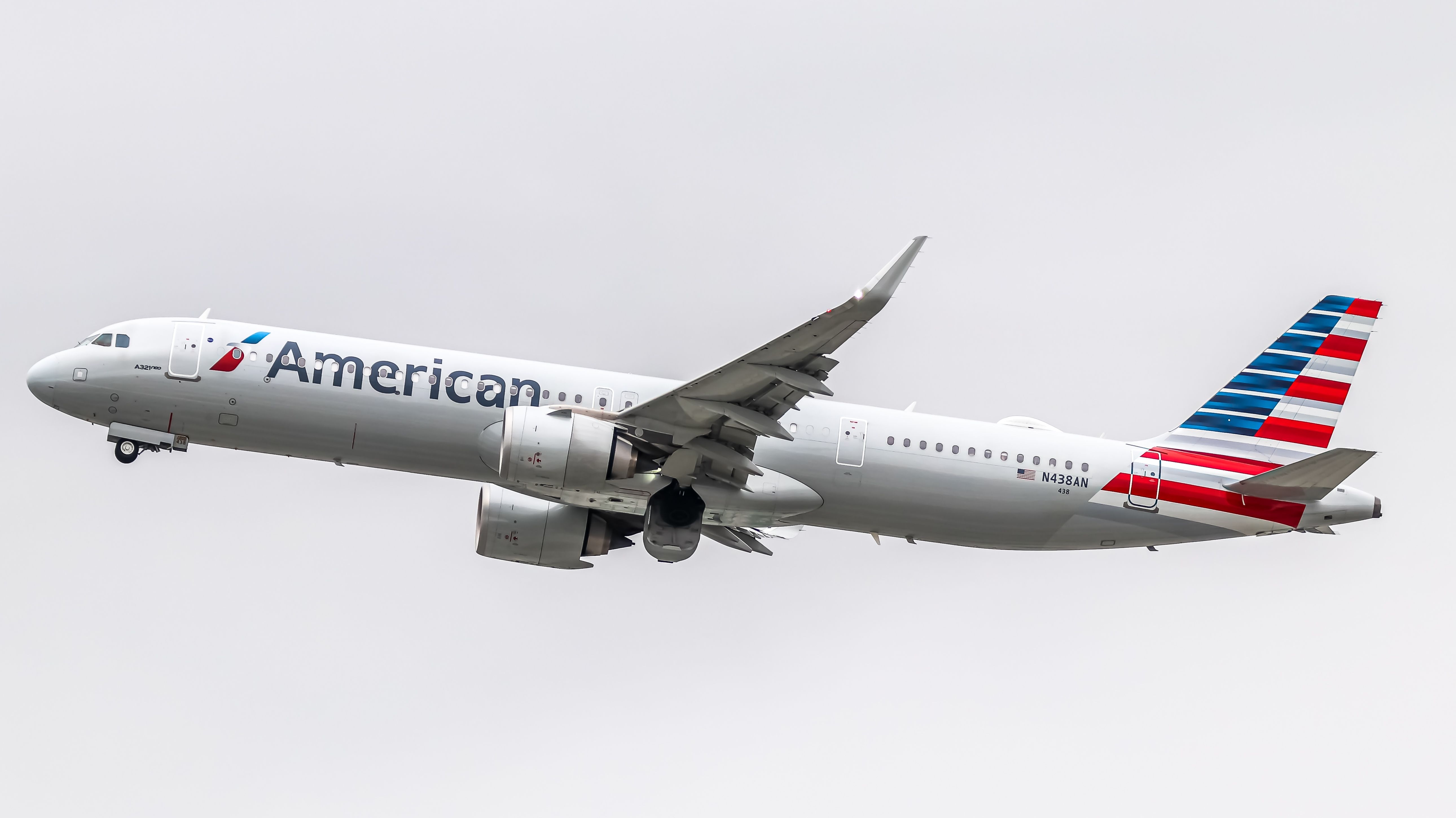 American Airlines Airbus A321neo departing for Honolulu, Hawaii.