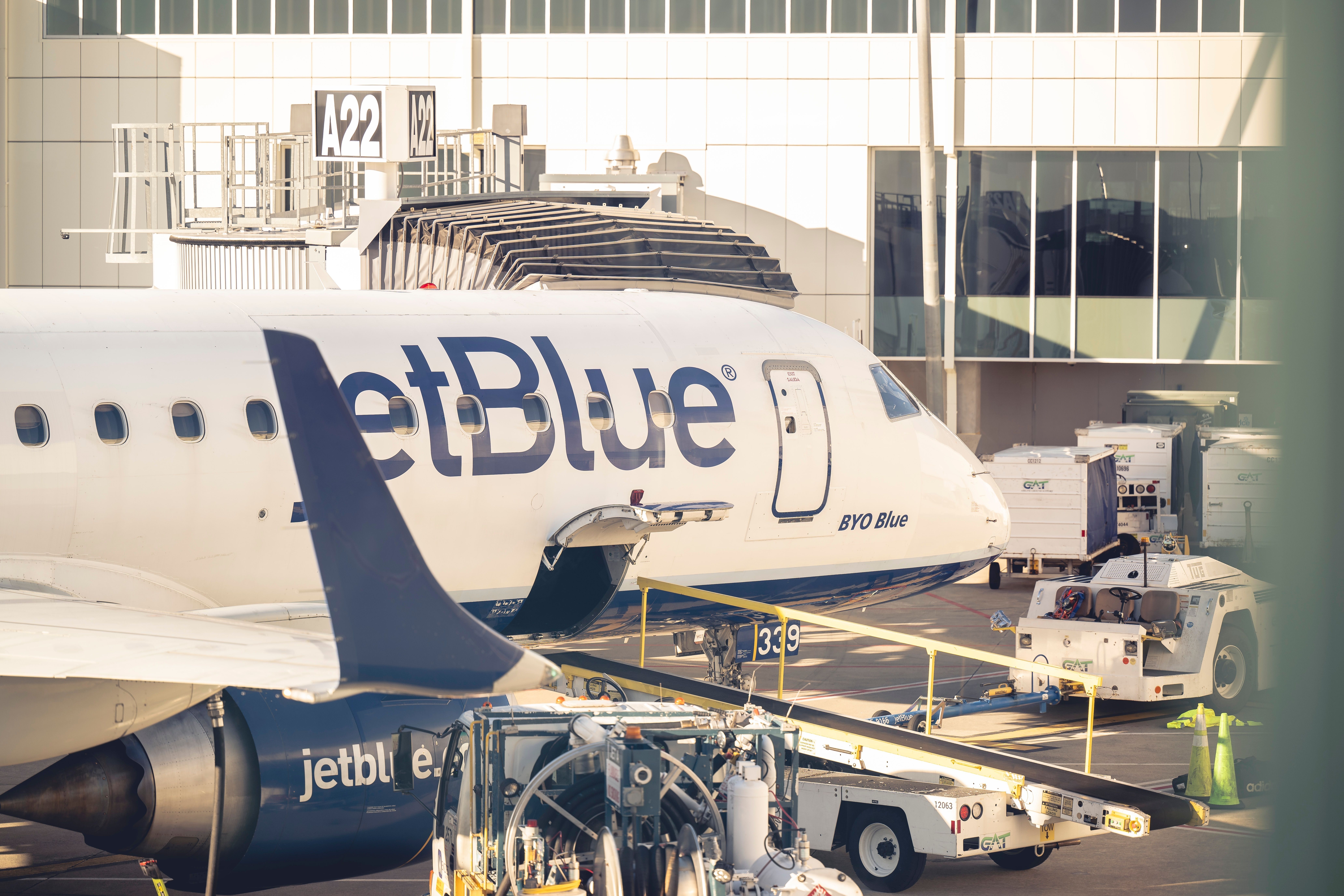 JetBlue Airways Embraer E190 at Charlotte Douglas International Airport