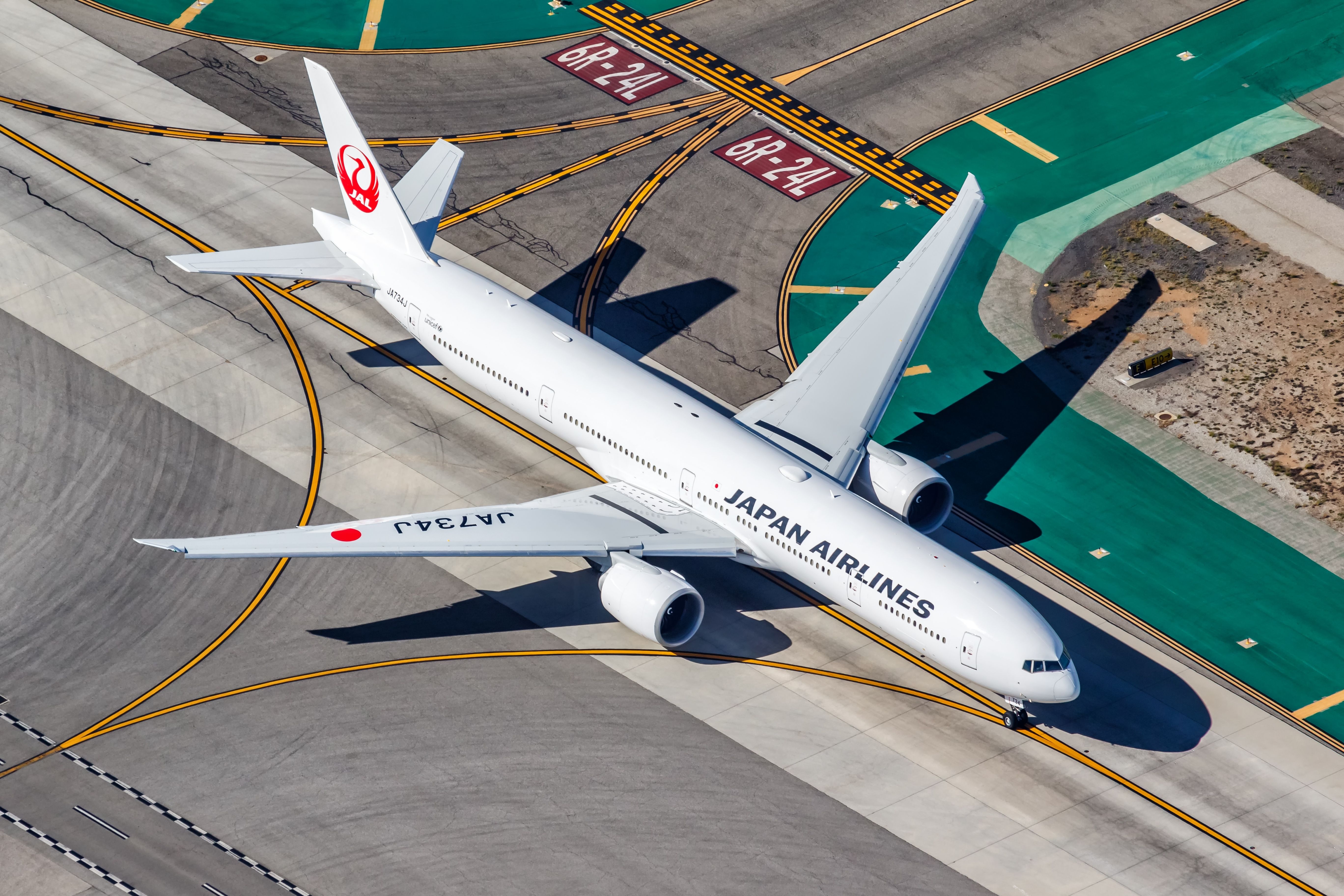 A Japan Airlines Boeing 777-300ER Taxiing In Los Angeles.