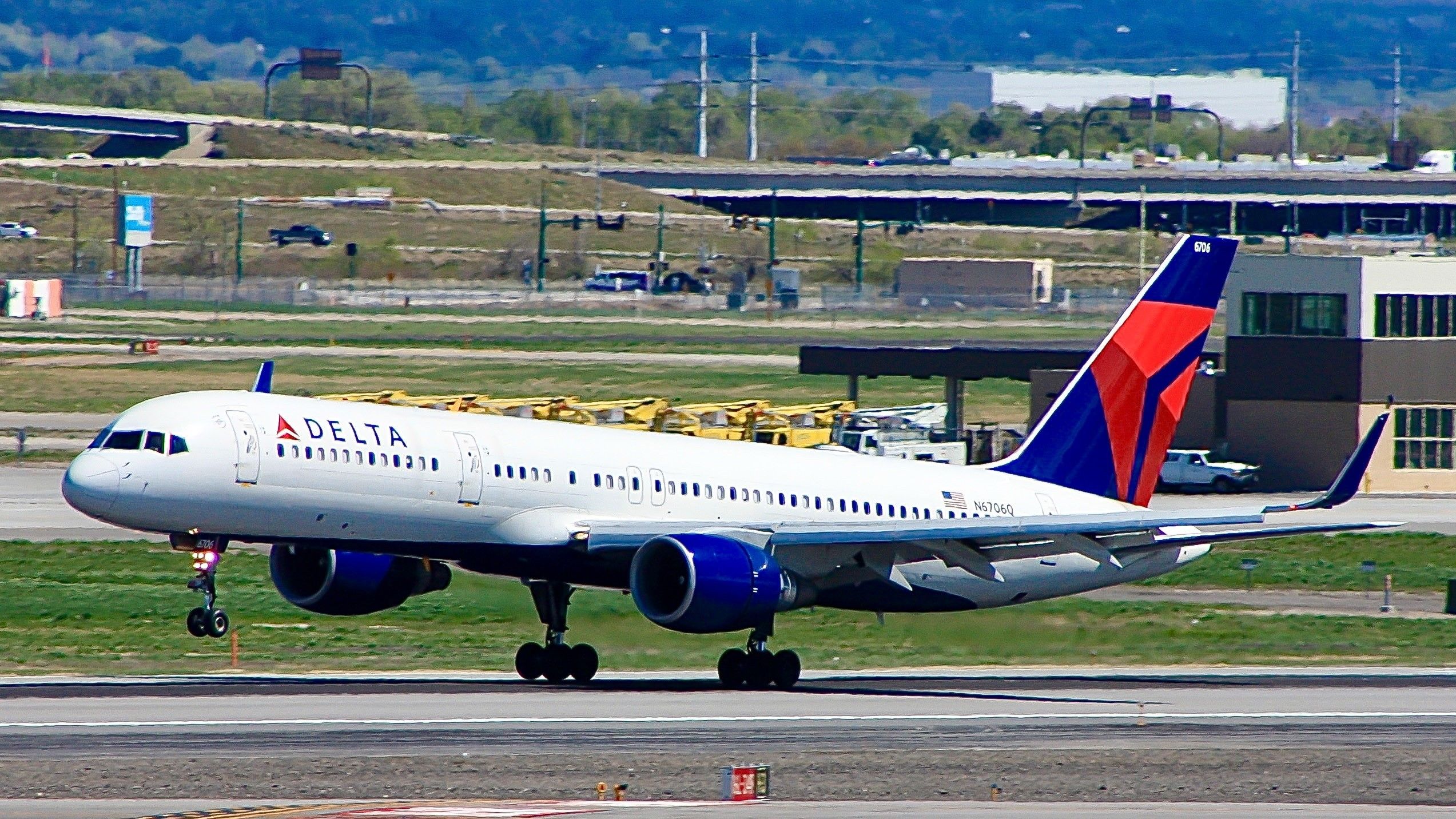 Delta Air Lines Boeing 757-200 Landing In Salt Lake City